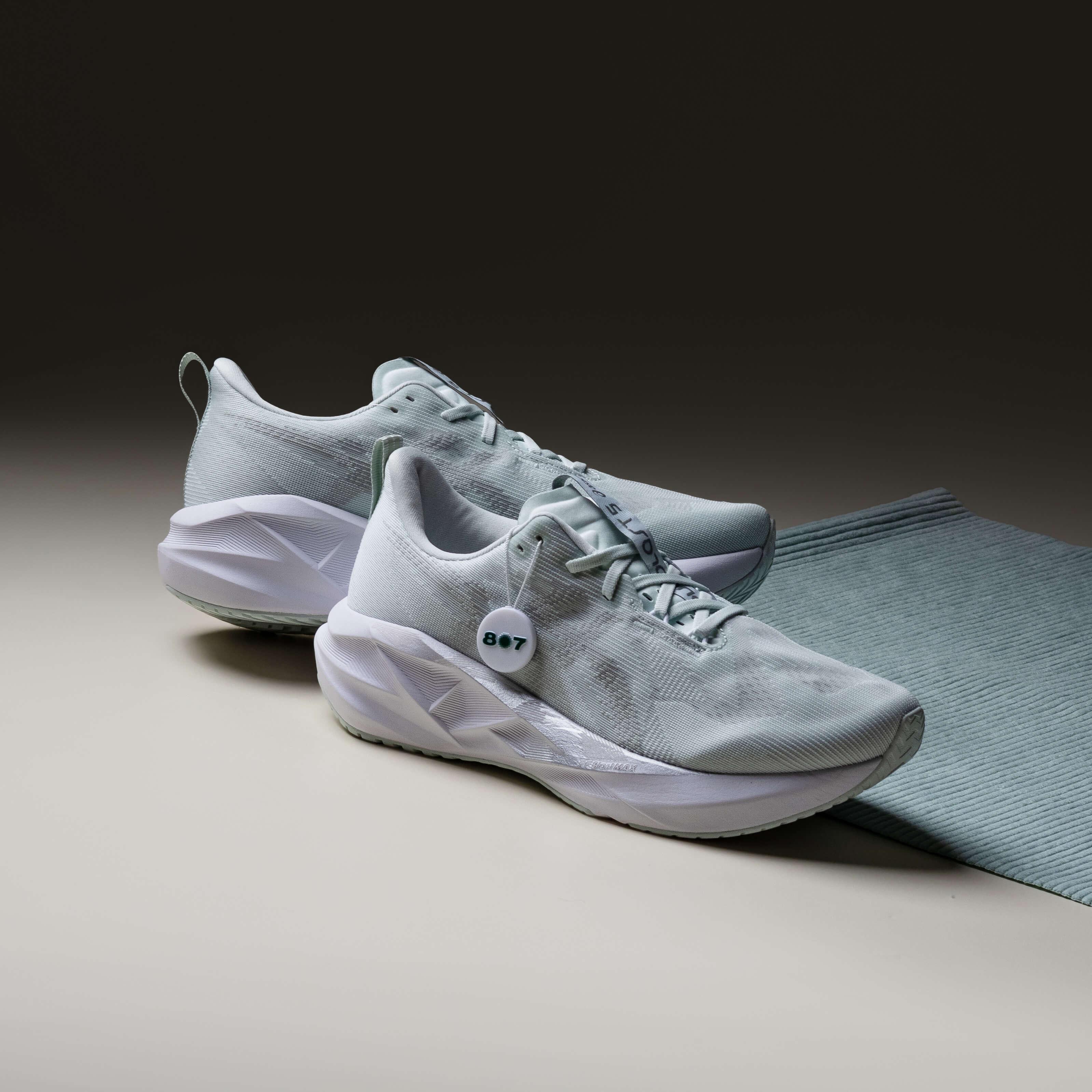 Asics Novablast 5 Pure Aqua Seal Grey