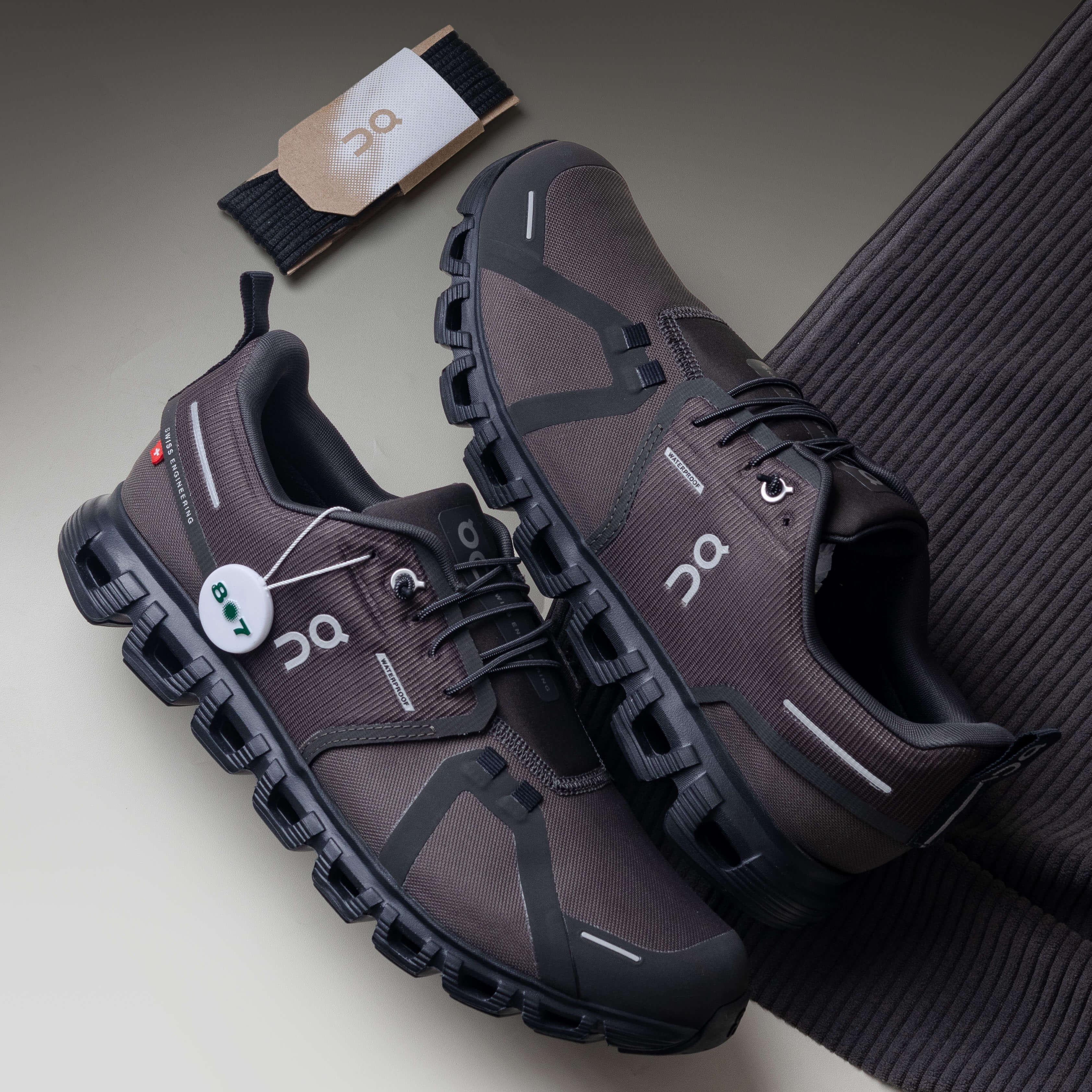 ON Cloud 6 Waterproof Thorn Black