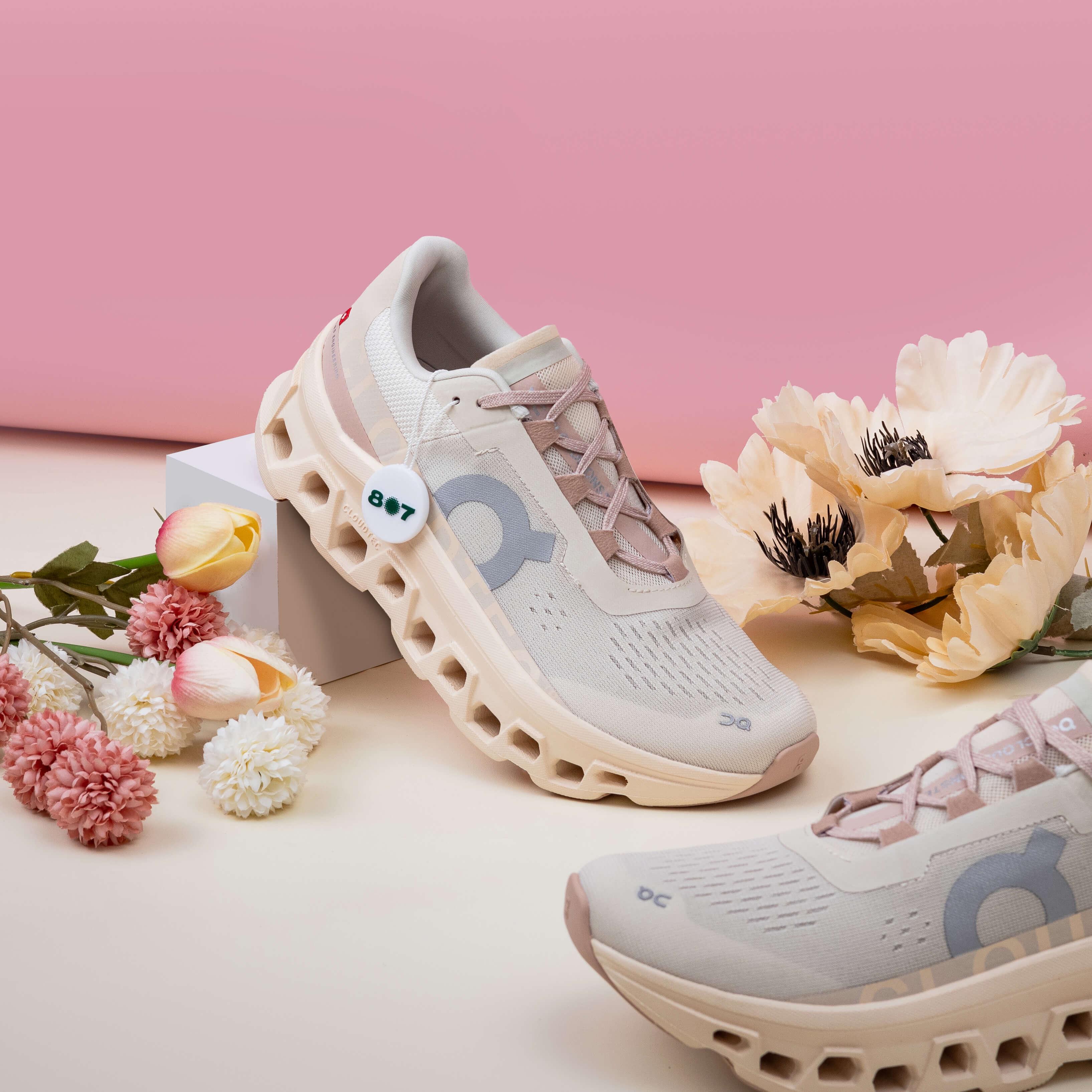 ON Cloudmonster Moon Fawn