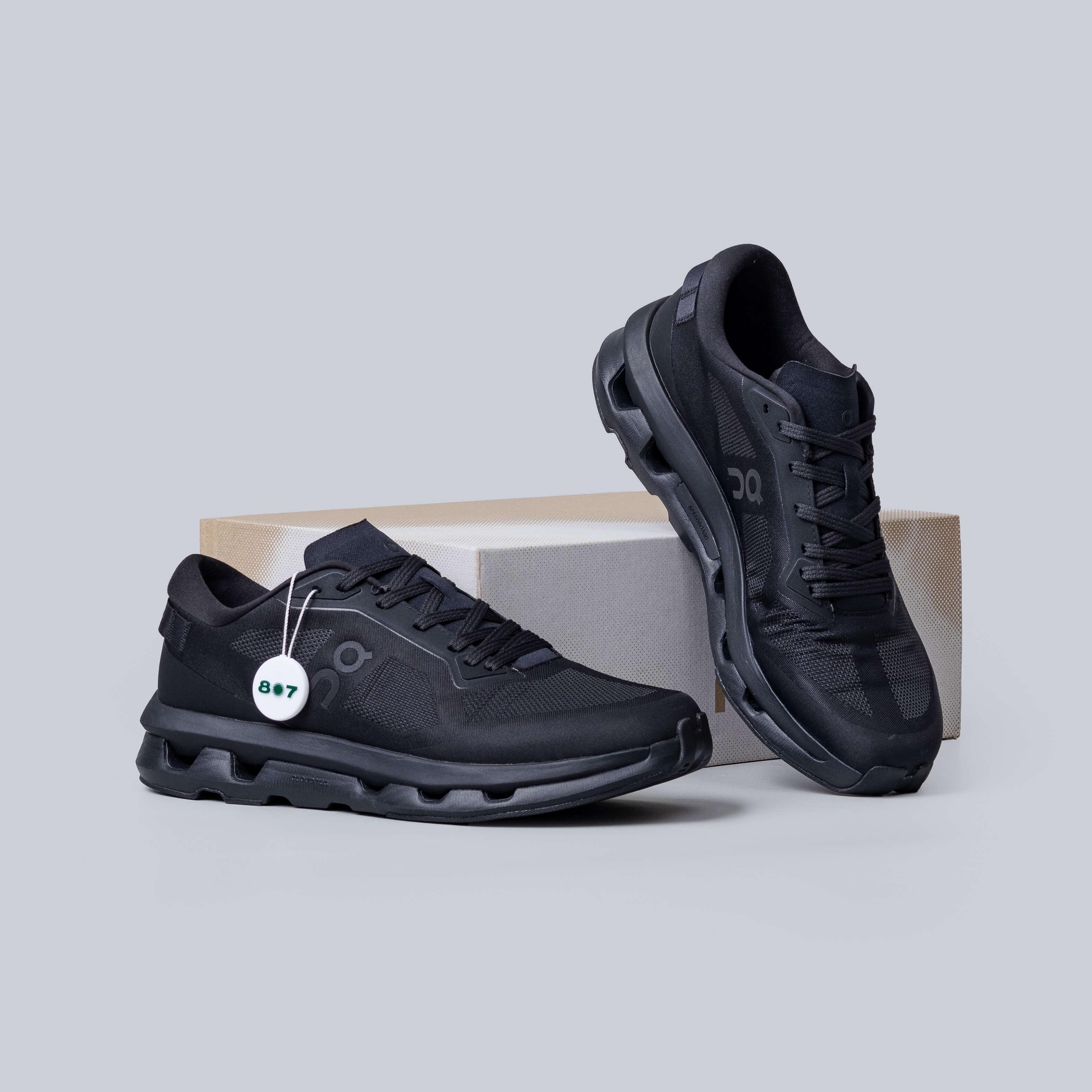 ON Cloudzone Black Eclipse