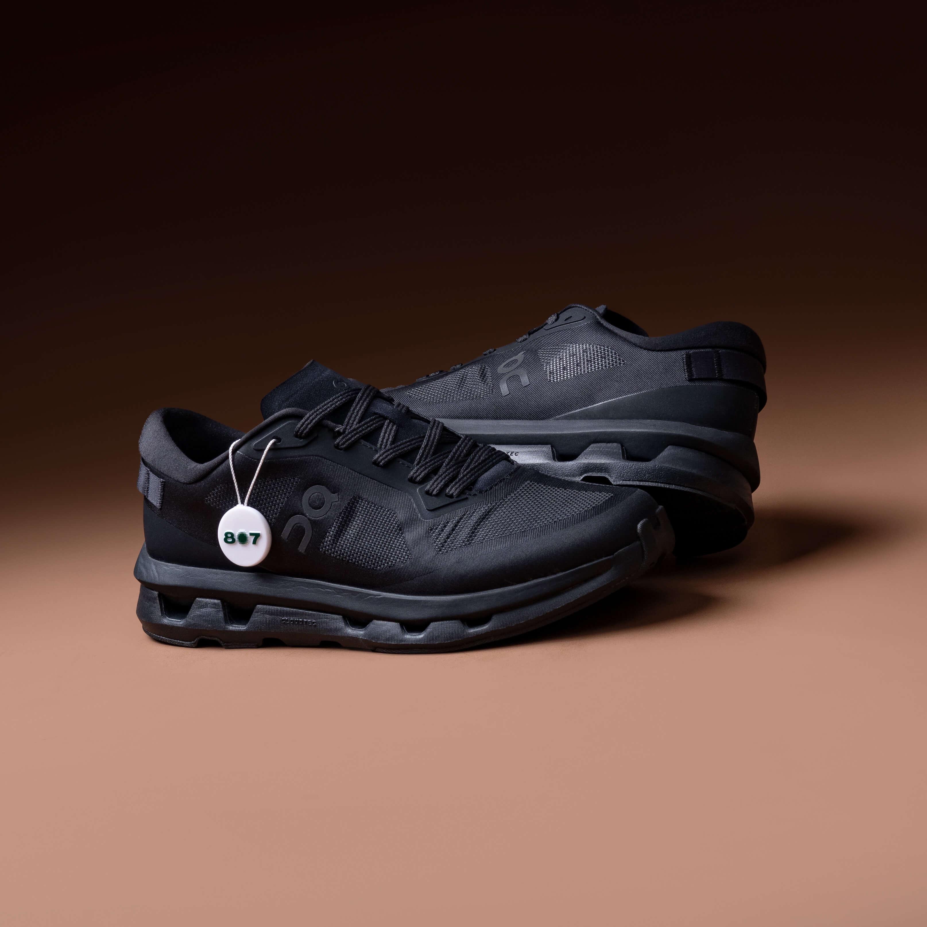 ON Cloudzone Black Eclipse
