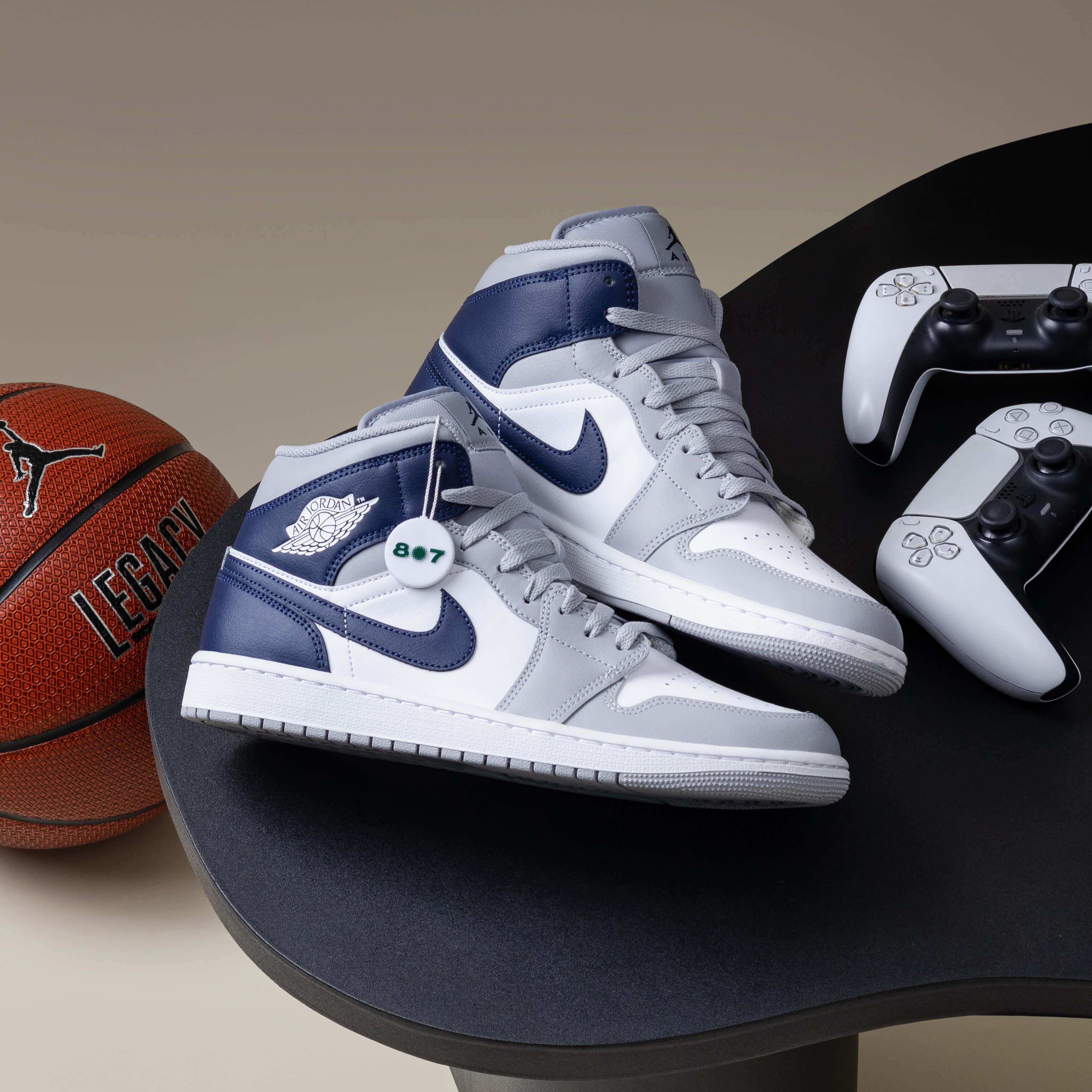 Air Jordan 1 Mid Wolf Grey Midnight Navy