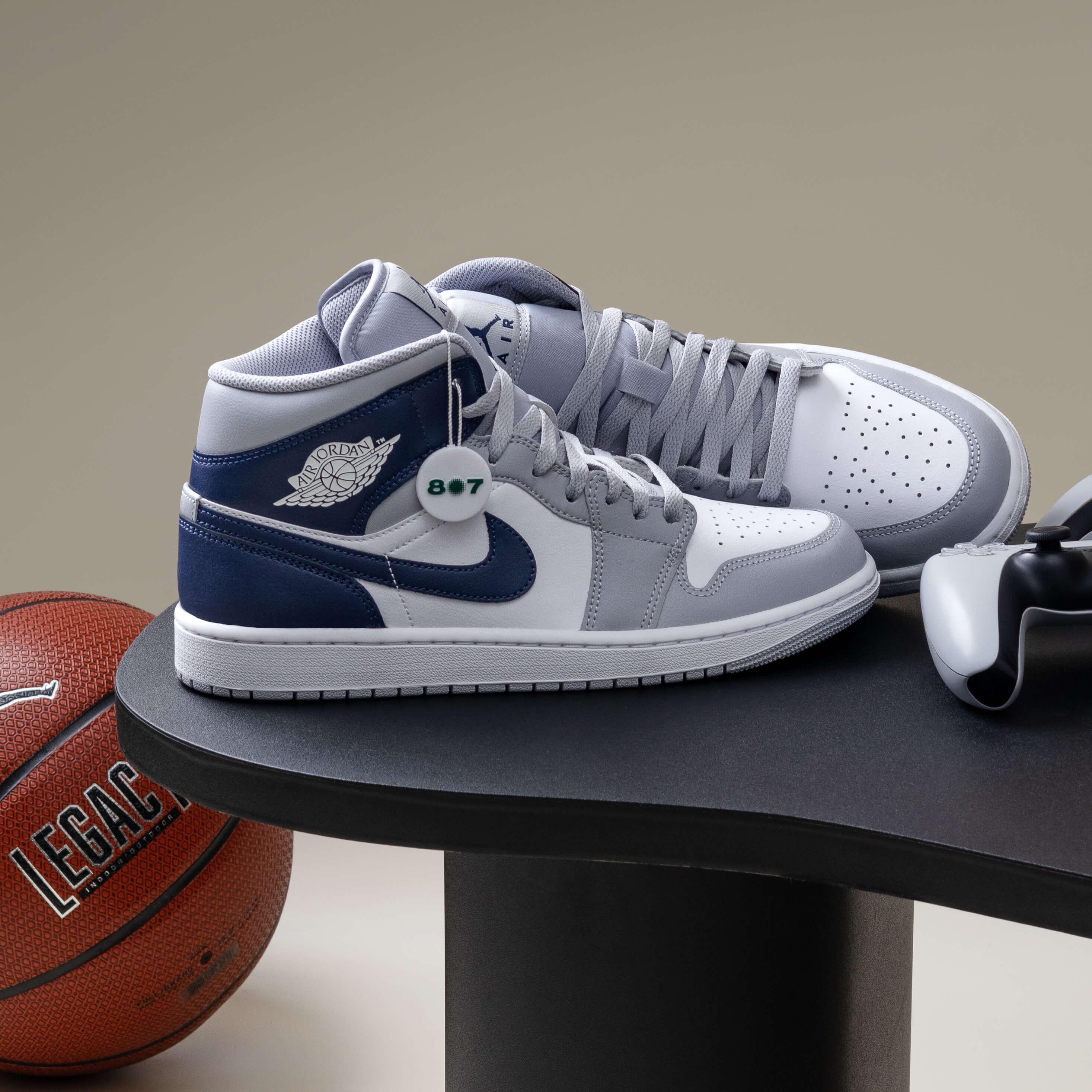Air Jordan 1 Mid Wolf Grey Midnight Navy