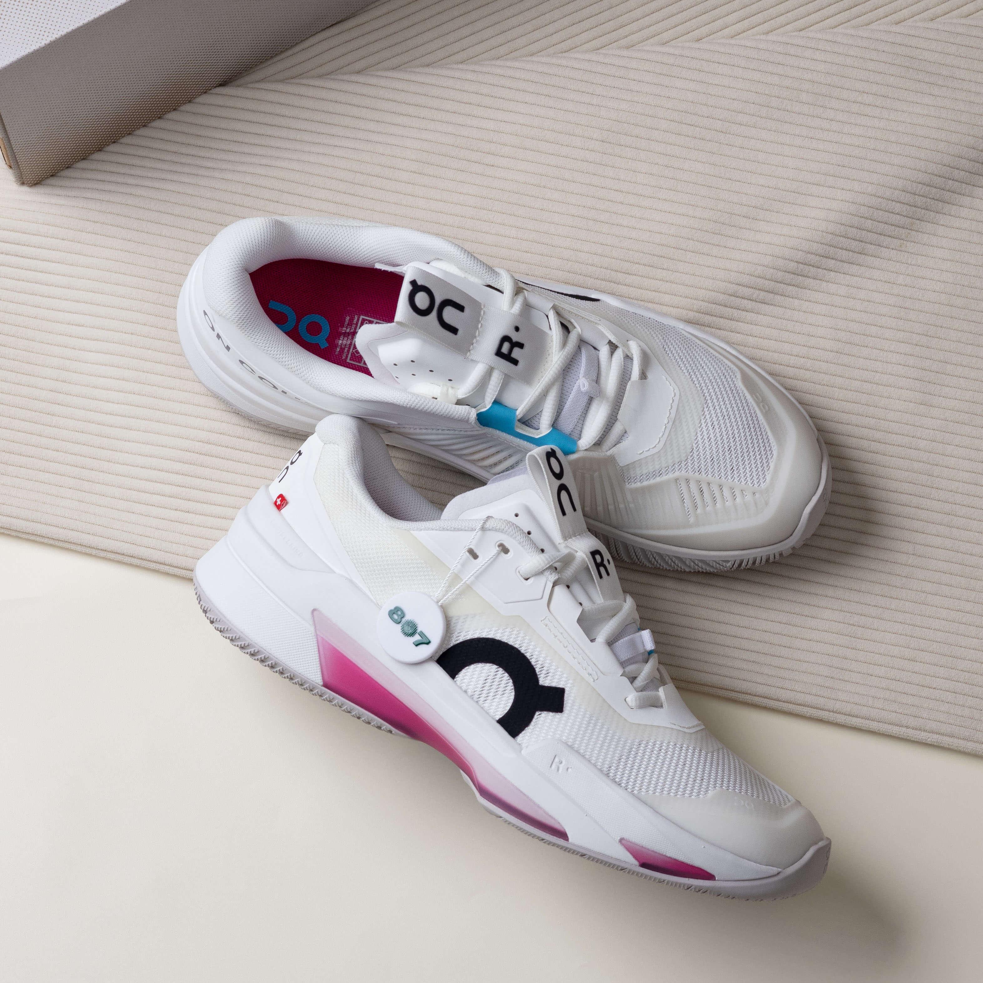 ON The Roger Pro Fire White Pink