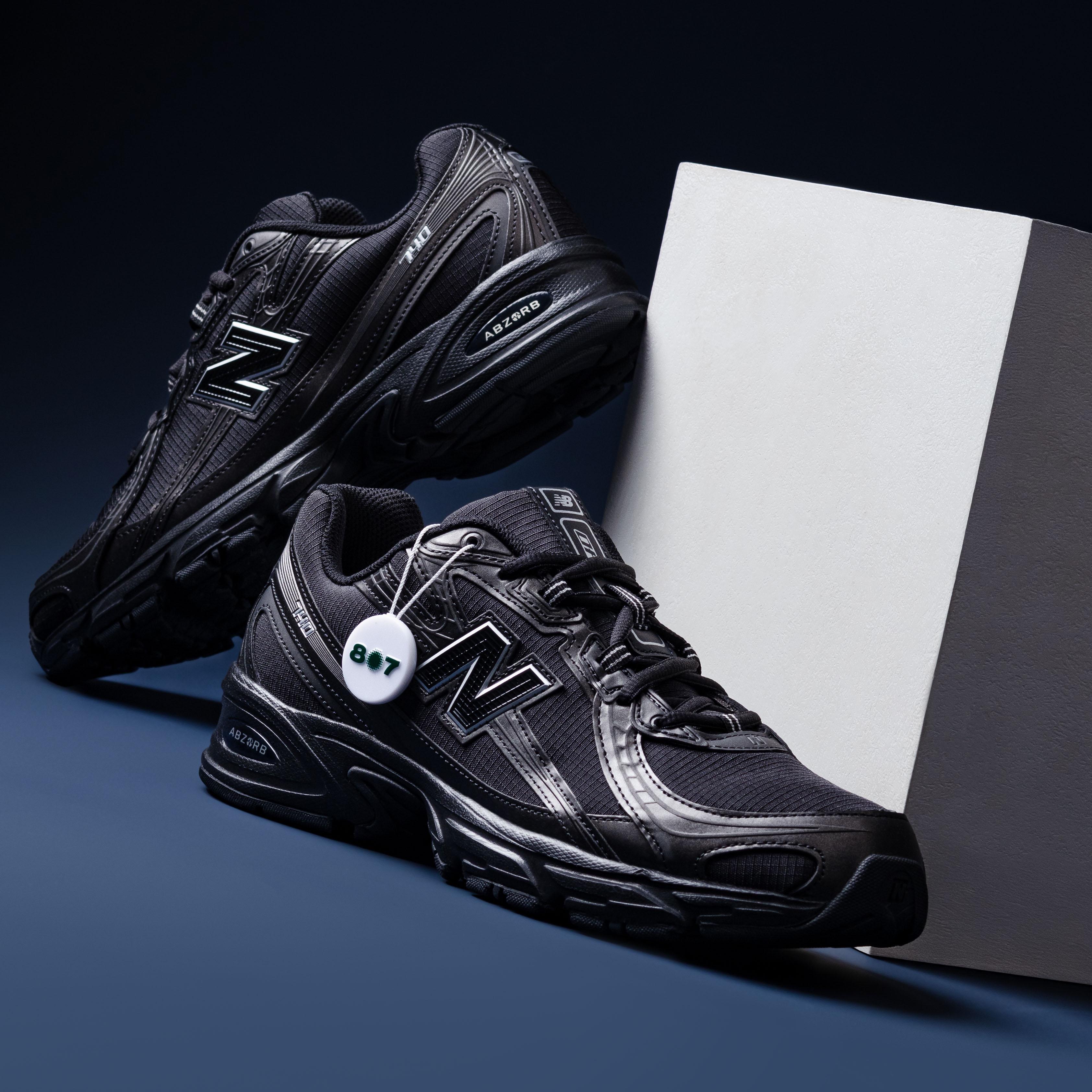 New Balance 740 Black Silver Metallic