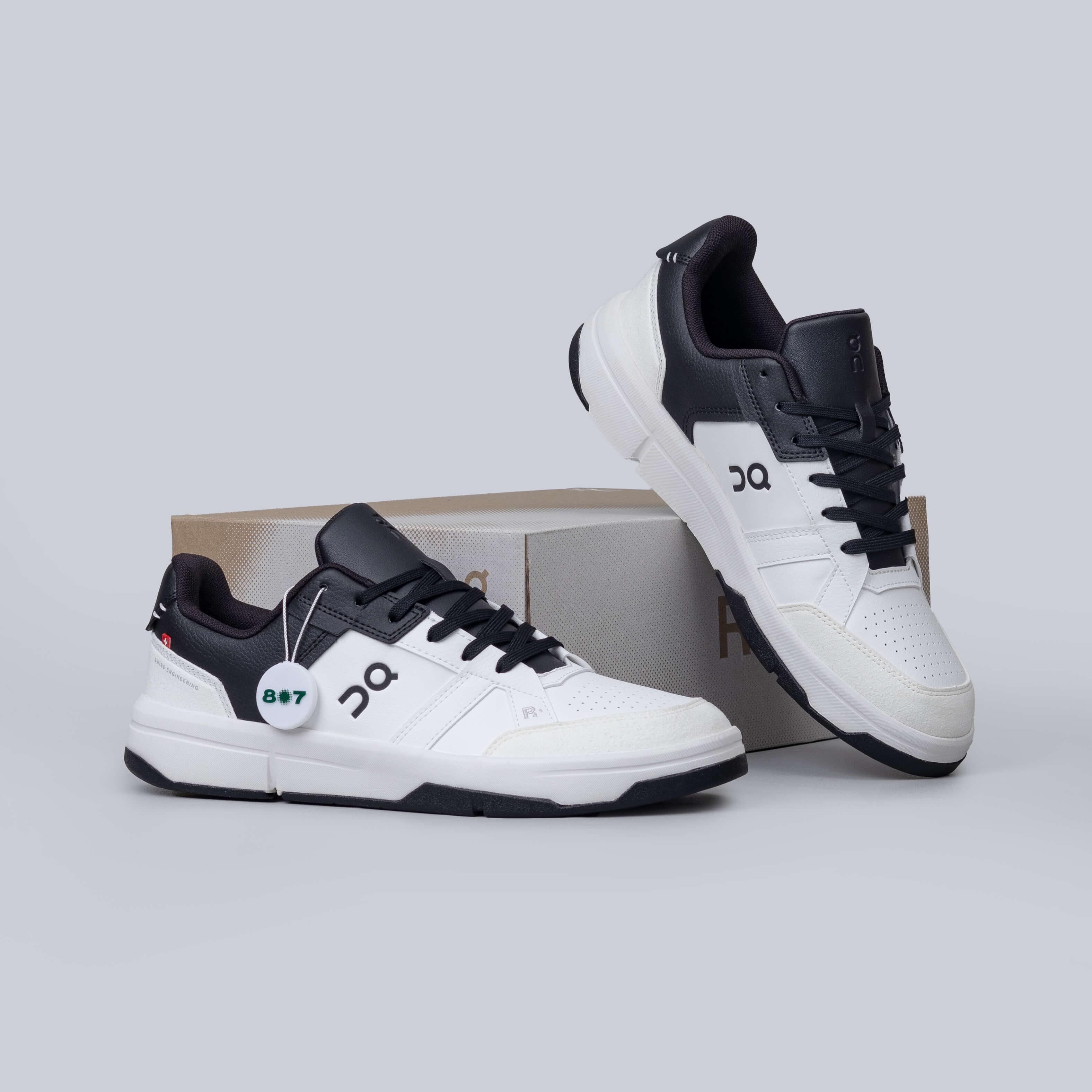 ON The Roger Clubhouse White Black