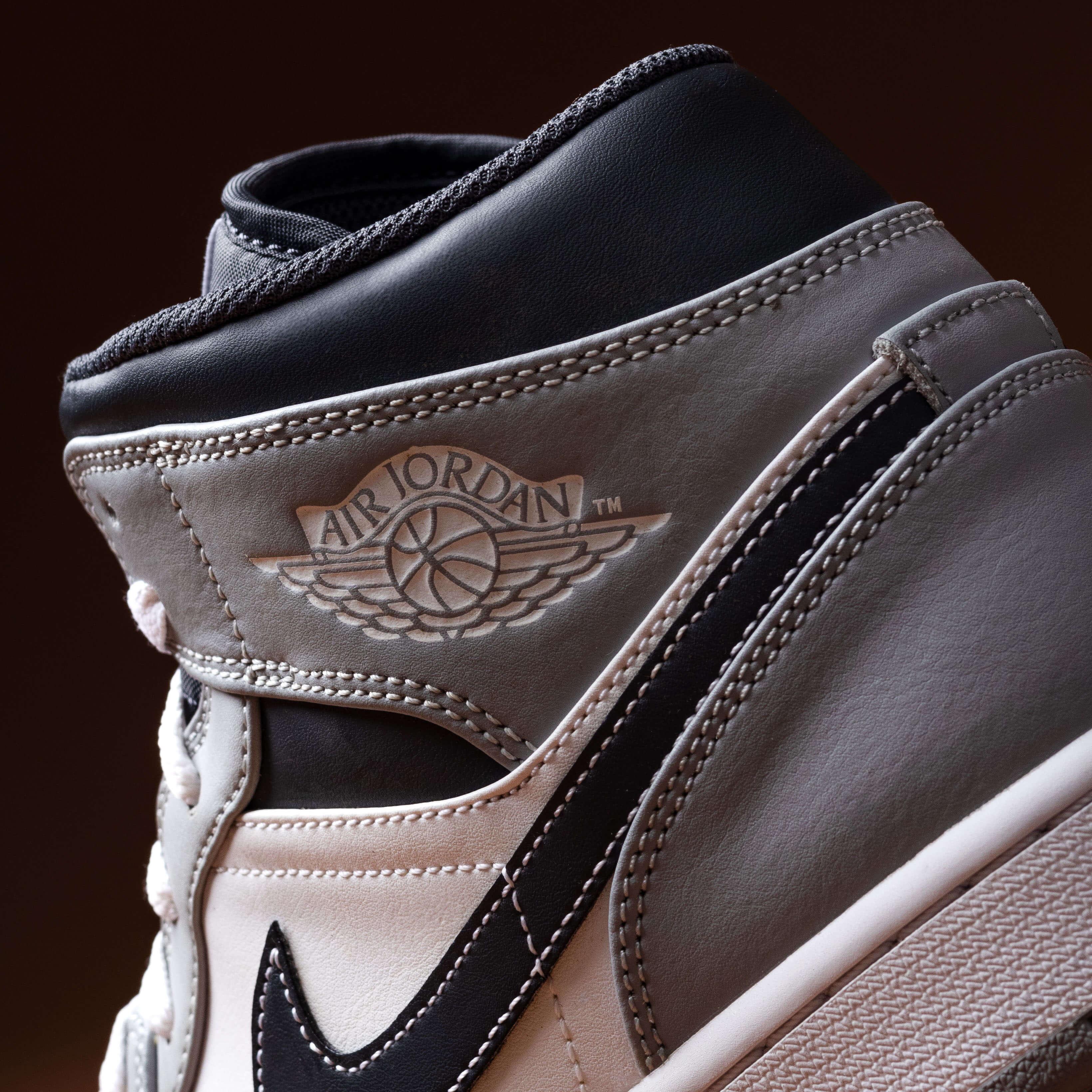 Air Jordan 1 Mid Light Smoke Grey Anthracite