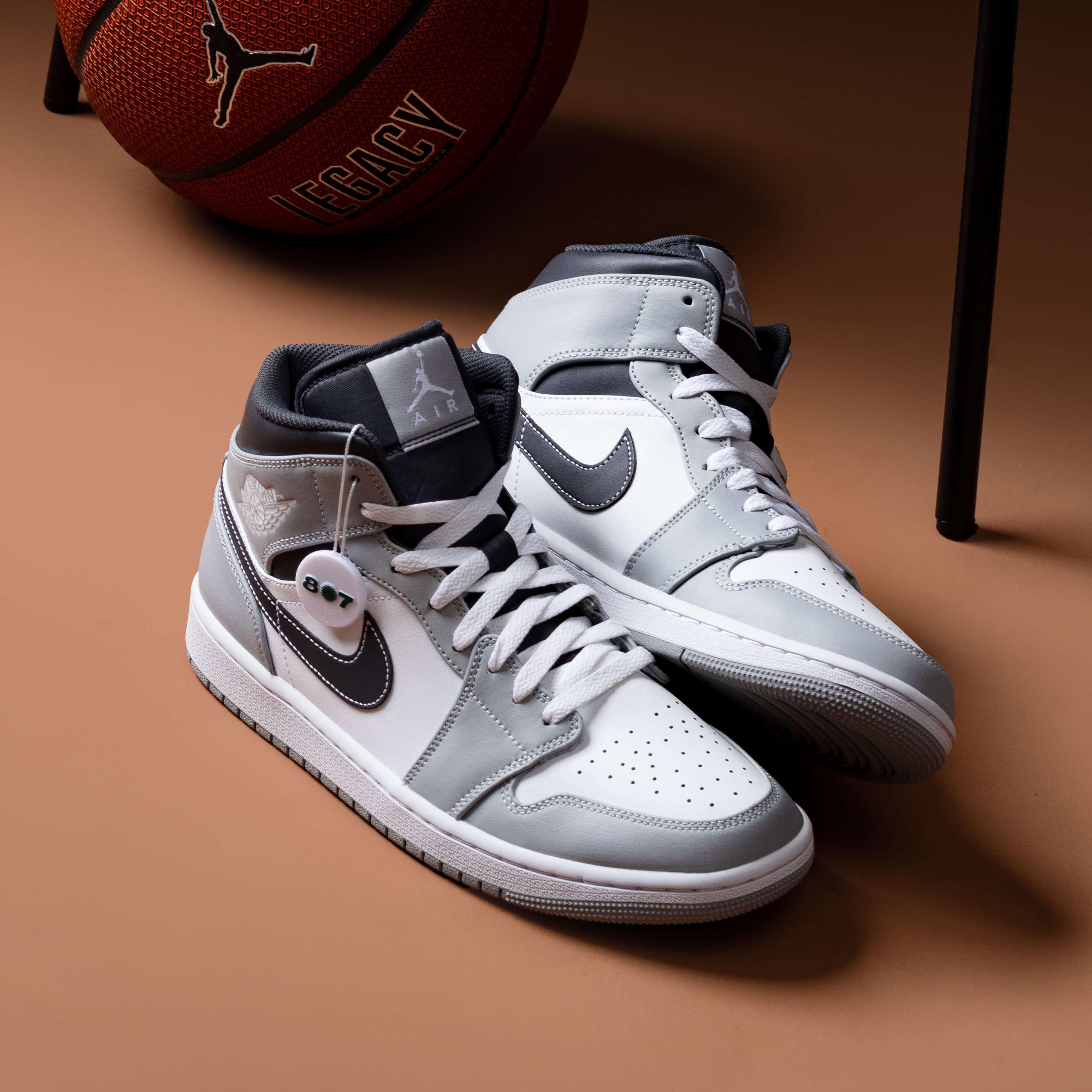 Air Jordan 1 Mid Light Smoke Grey Anthracite