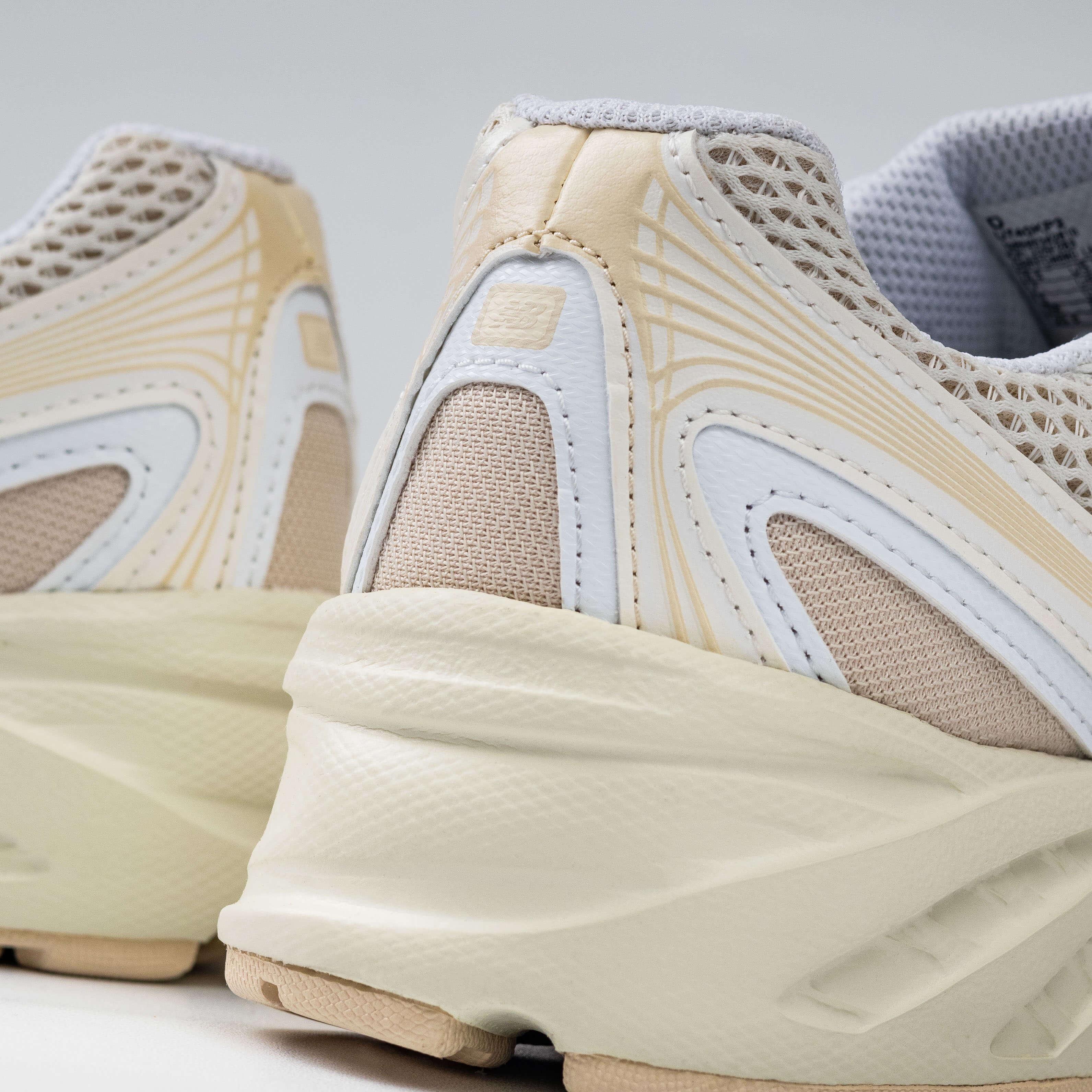 New Balance 740 Beige Ivory