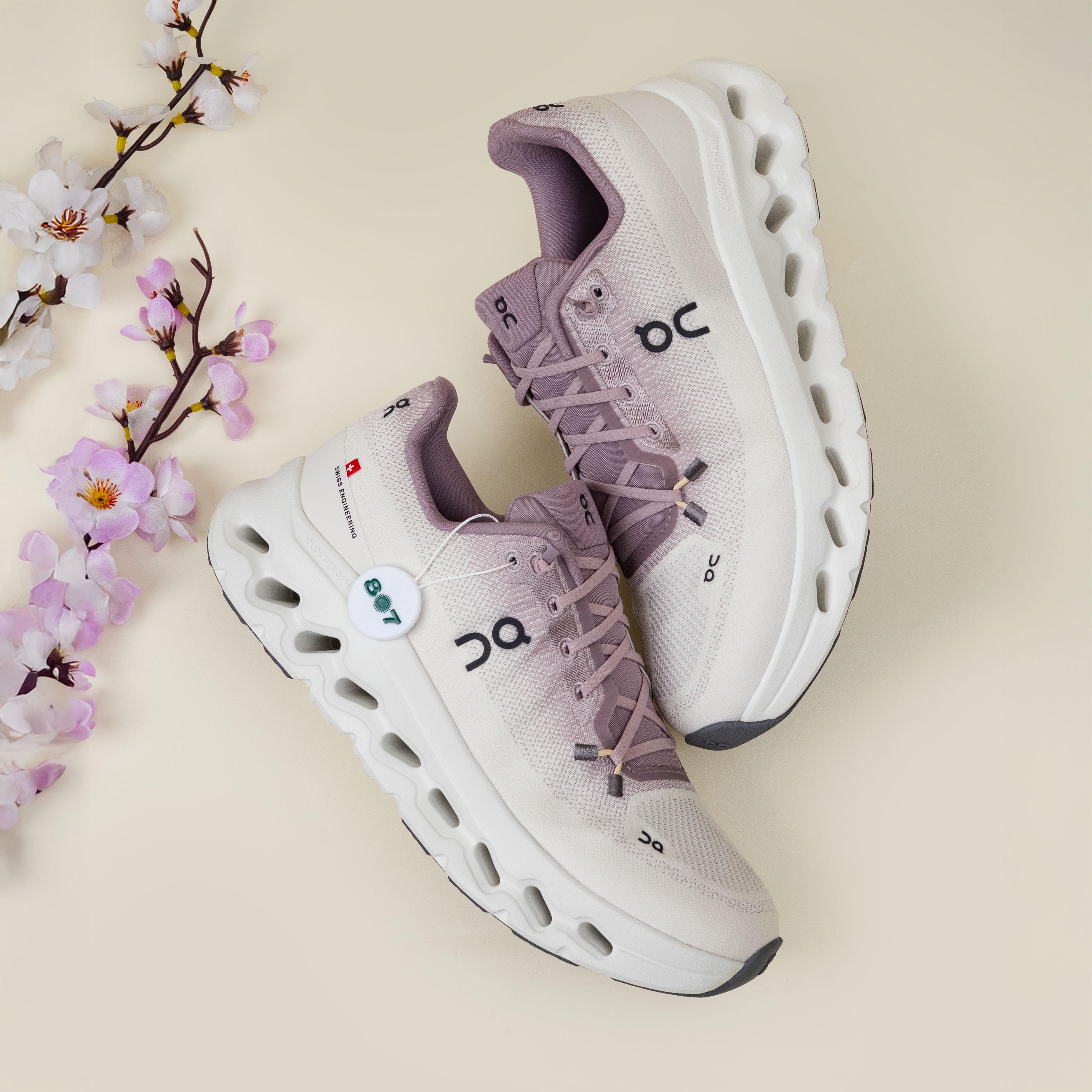 ON Cloudtilt Heron Dew Ivory