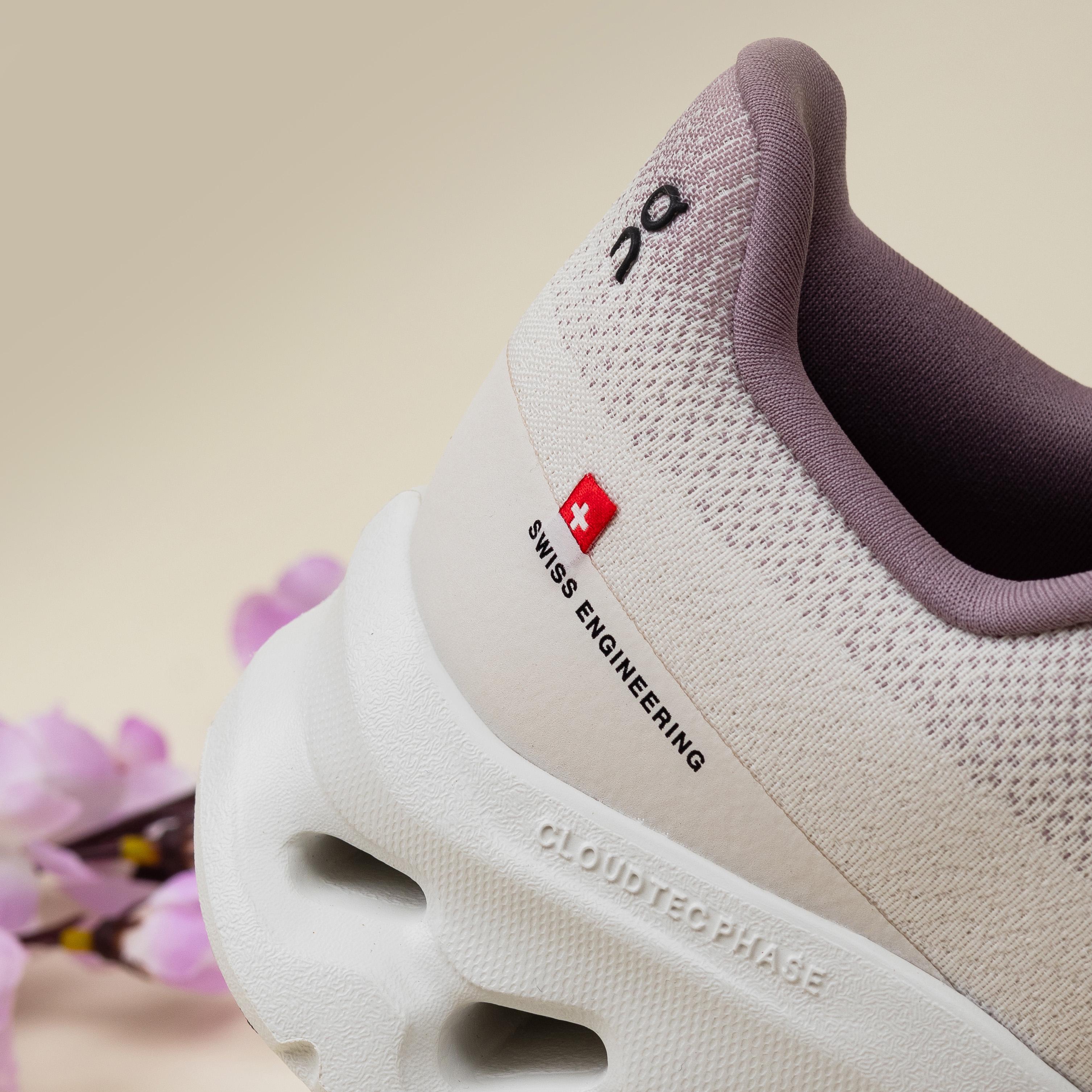 ON Cloudtilt Heron Dew Ivory