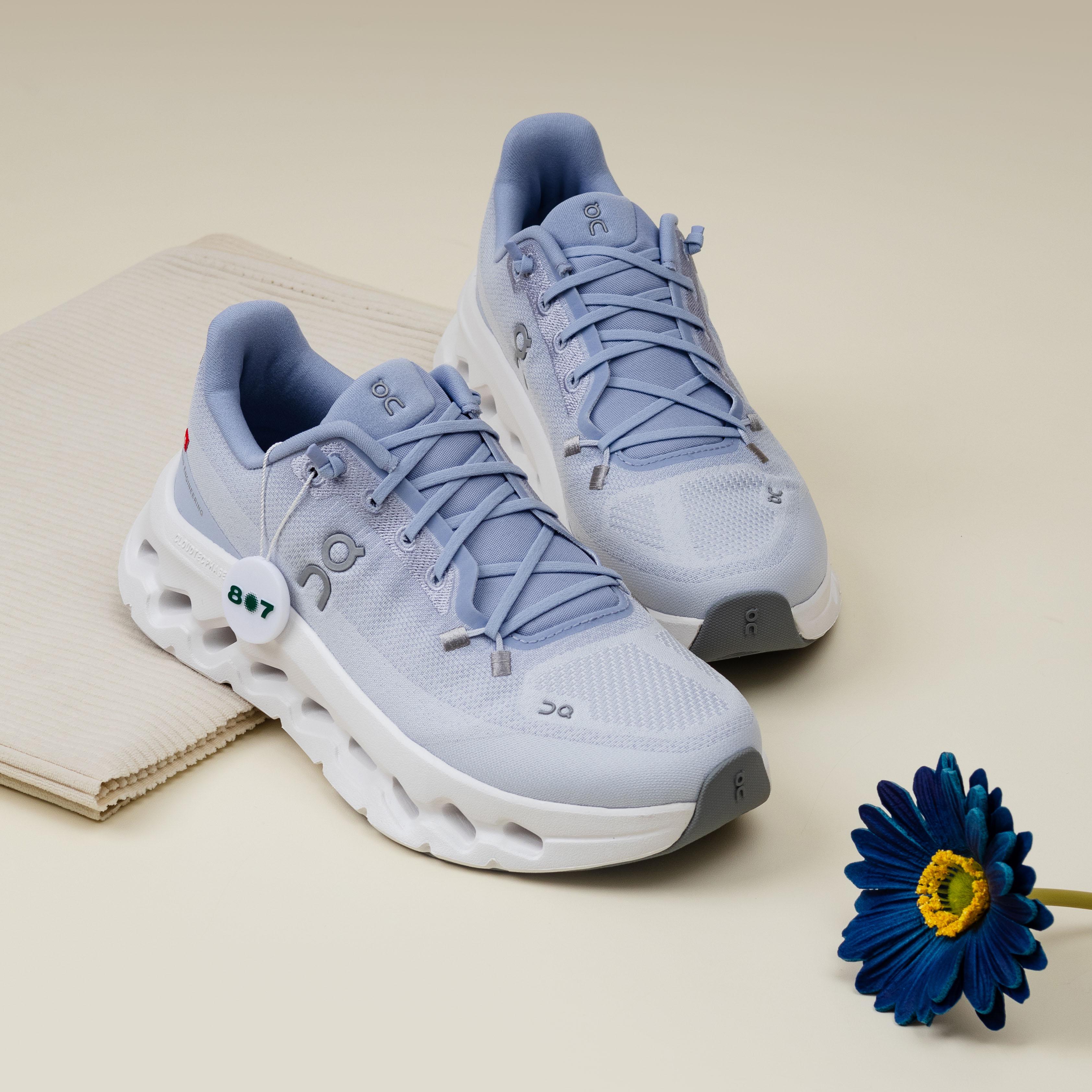 ON Cloudtilt Marsh Heather