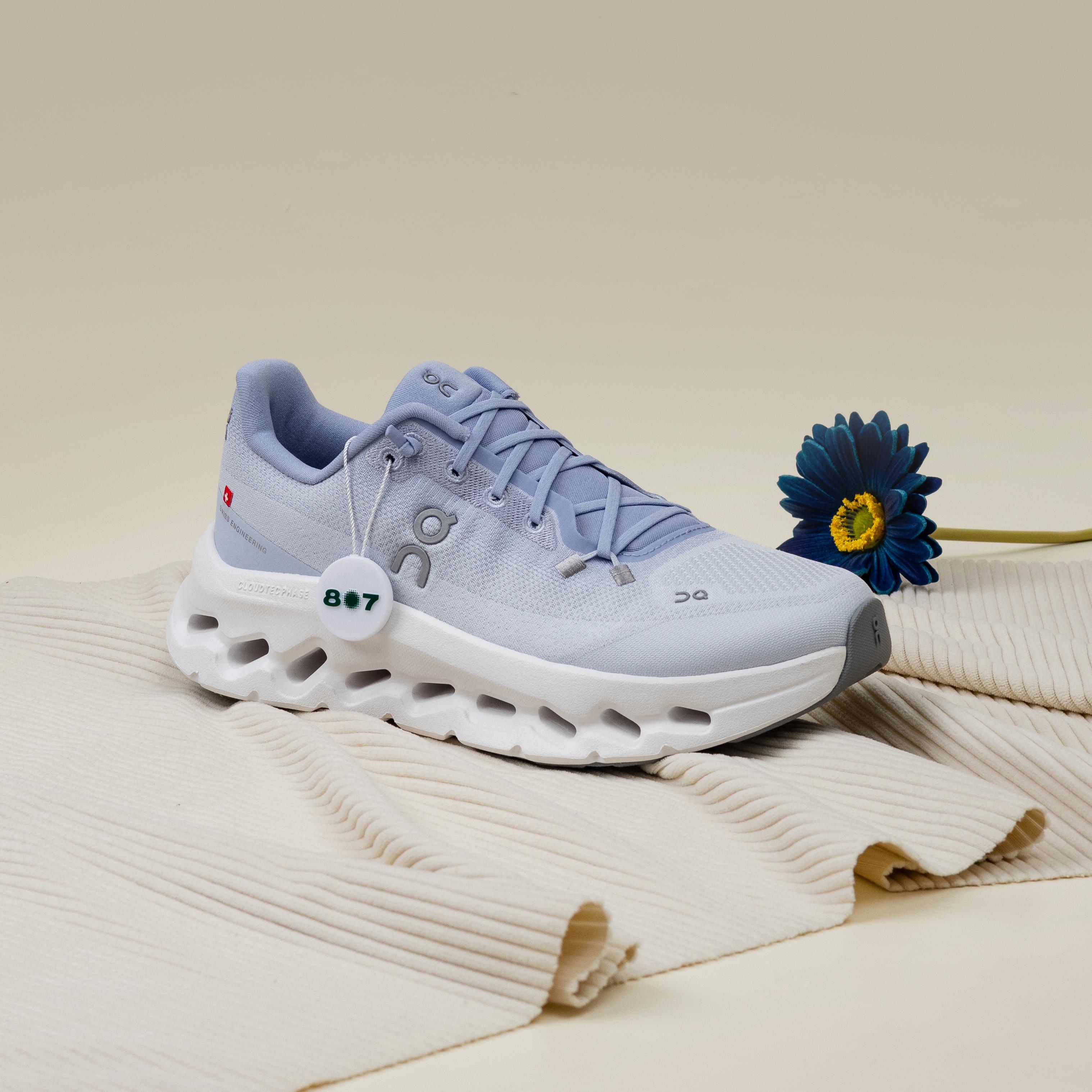 ON Cloudtilt Marsh Heather