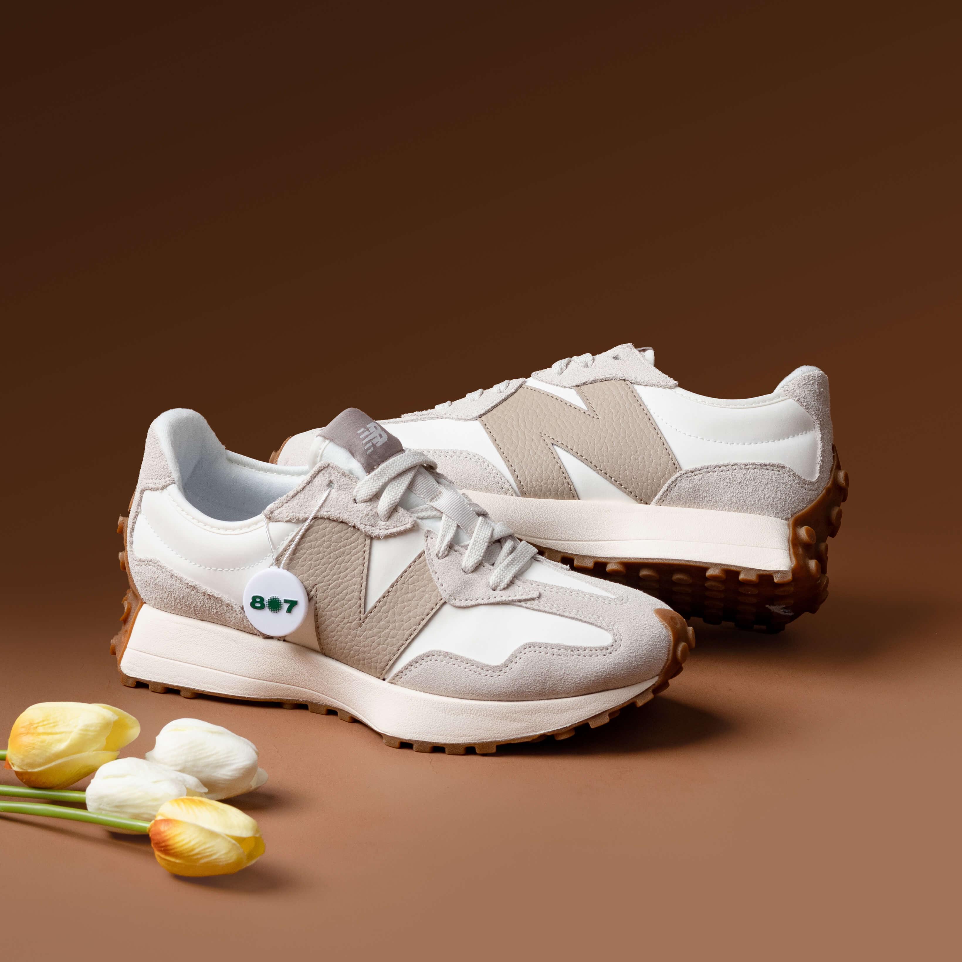 New Balance 327 Moonbeam Driftwood Brown