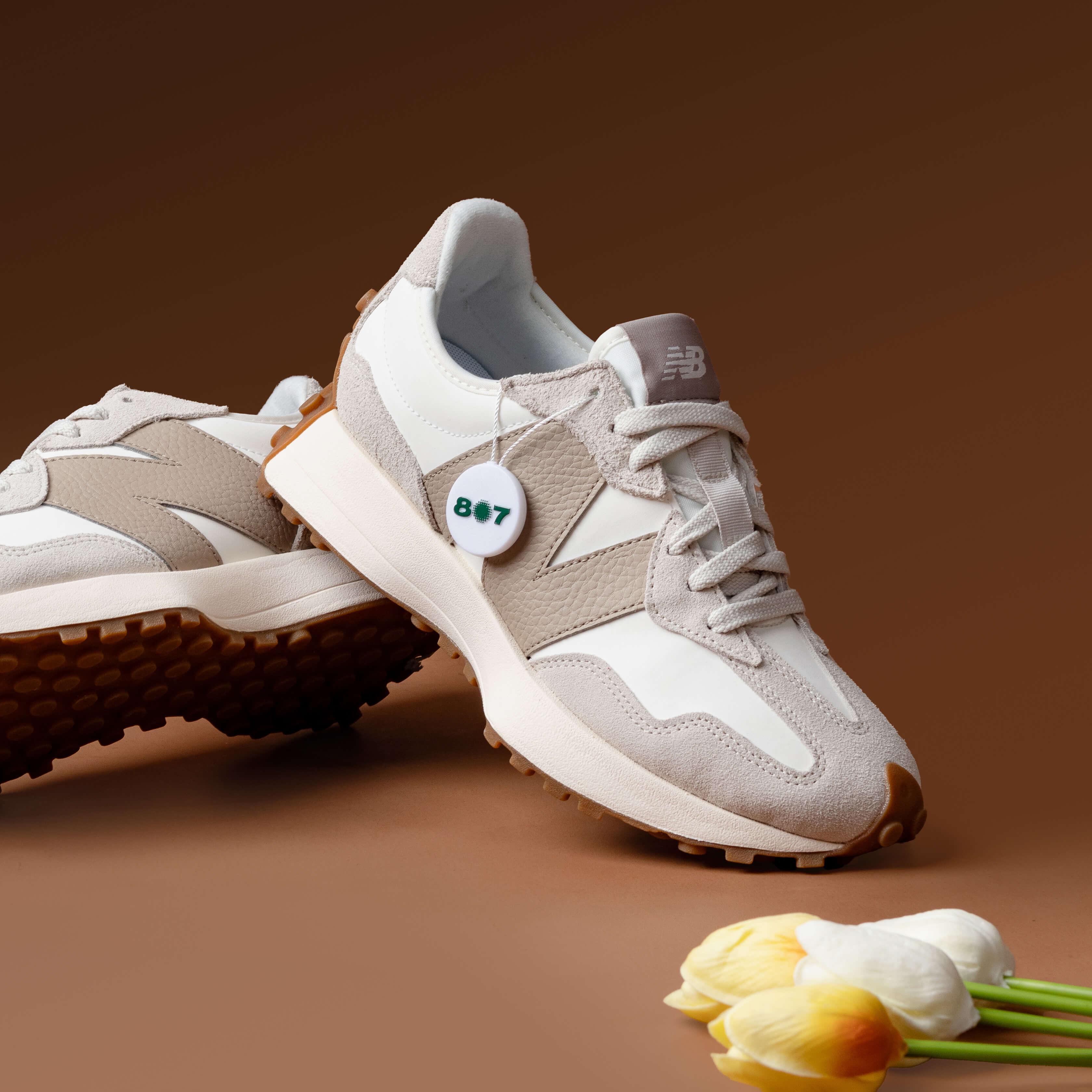 New Balance 327 Moonbeam Driftwood Brown