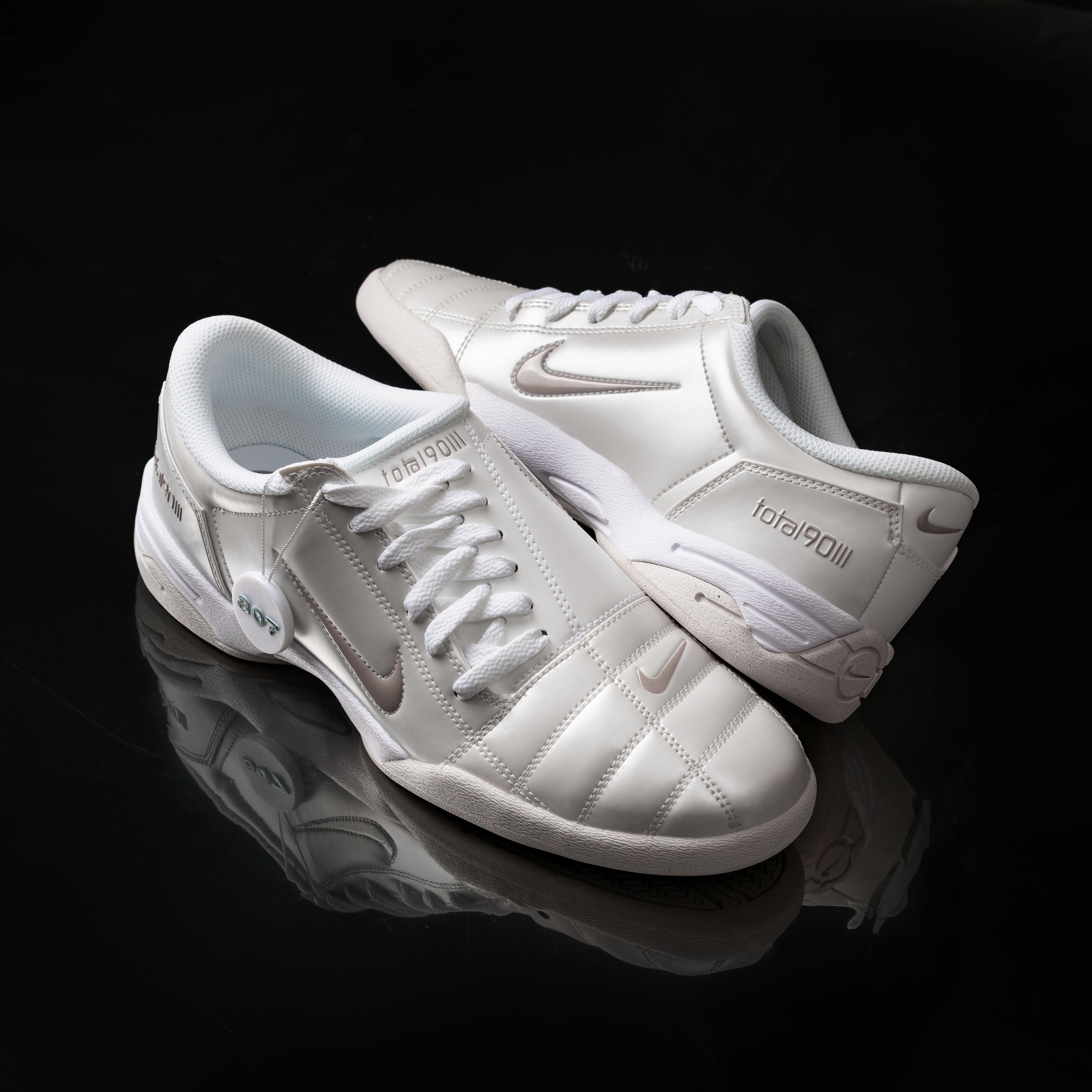 Nike Total 90 3 Photon Dust
