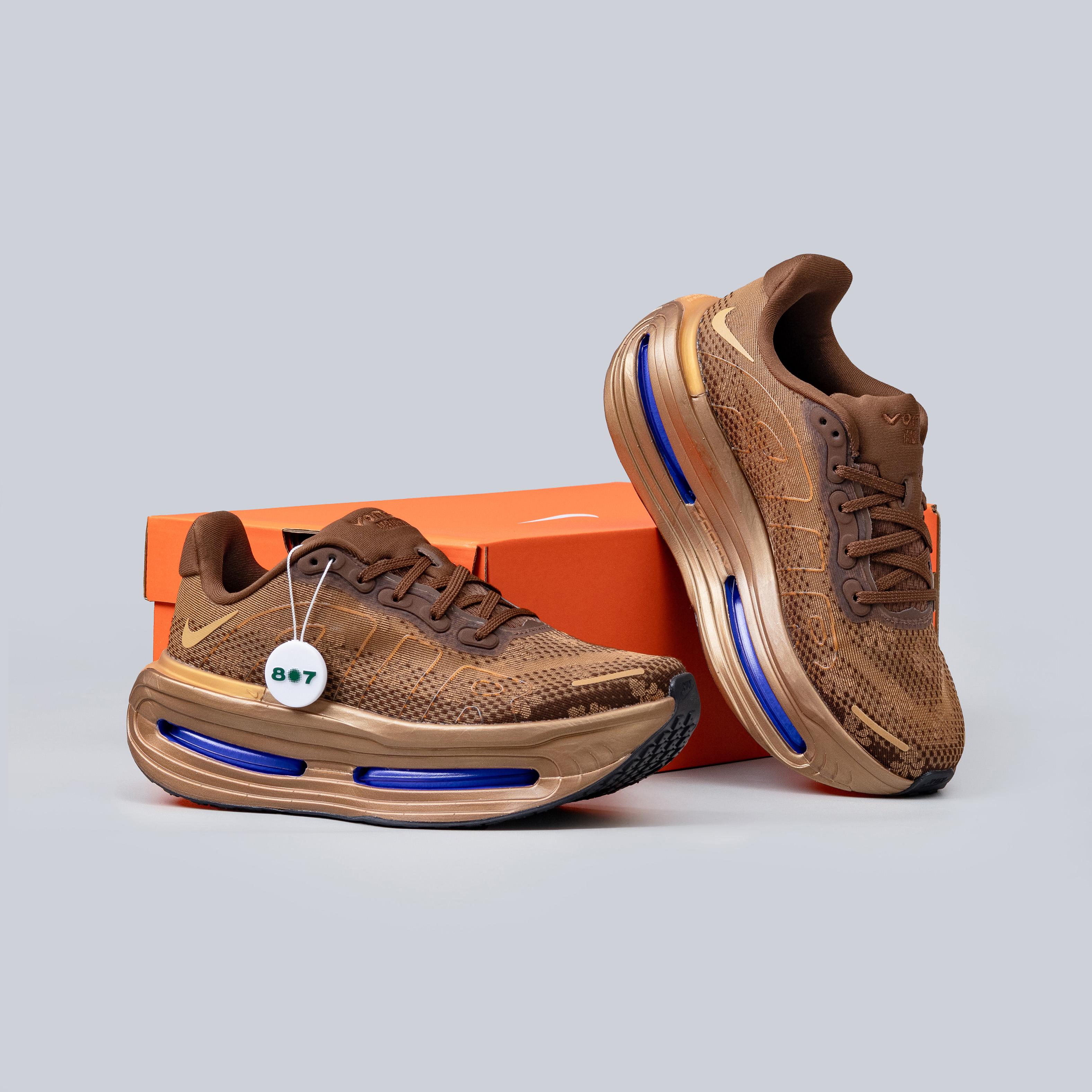 Nike Vomero Premium Flat Stout