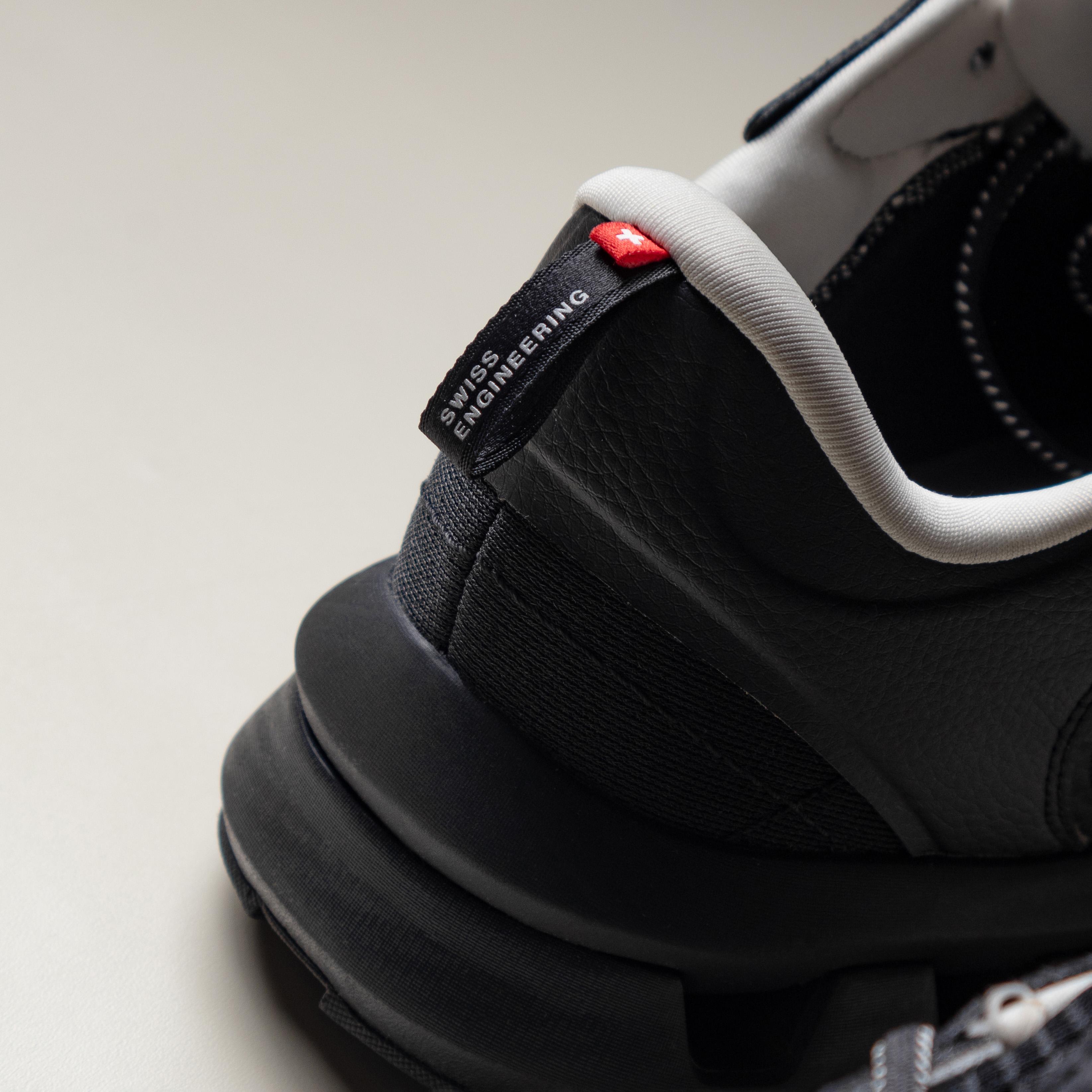 ON Cloudzone Moon Zendaya Black Dew