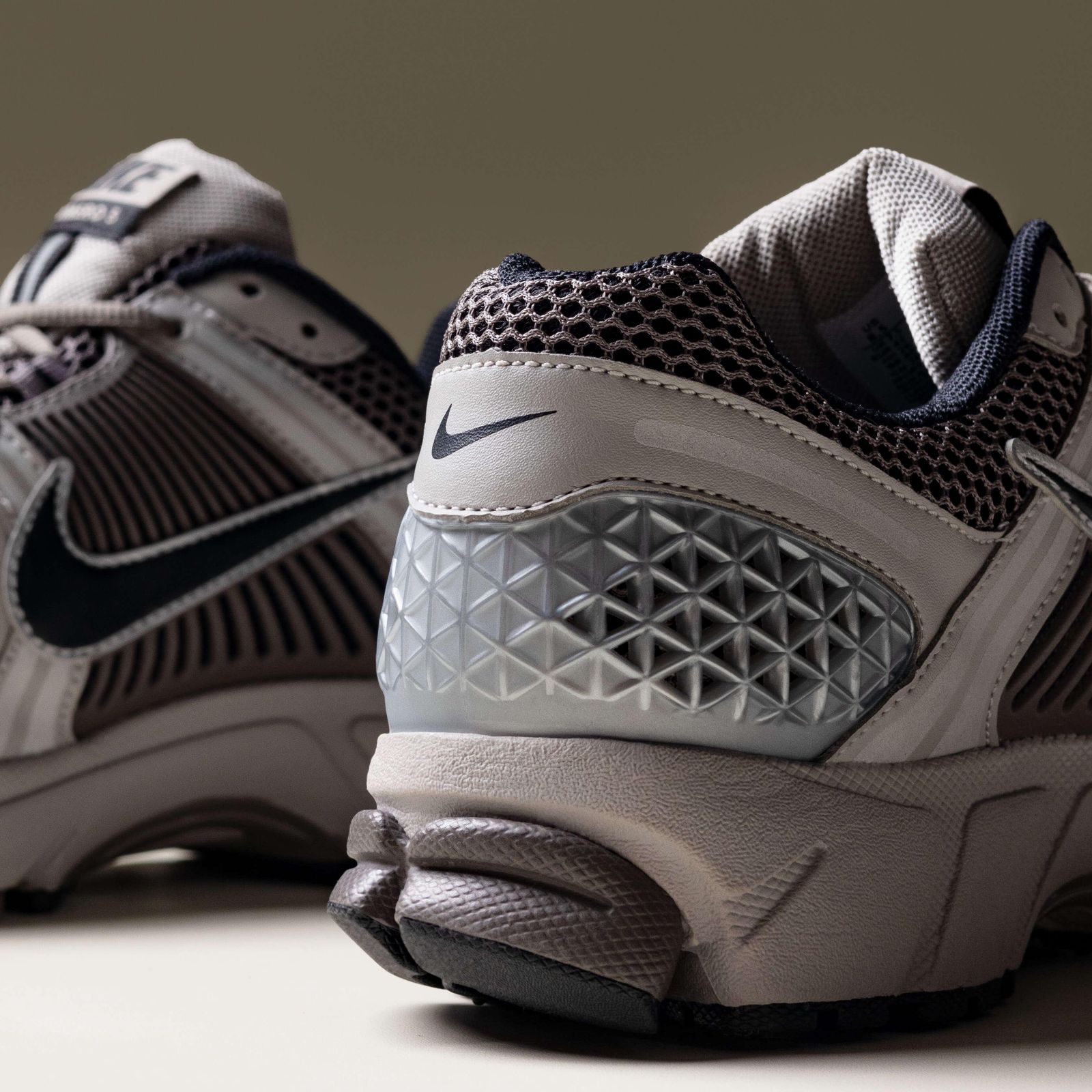 Nike Zoom Vomero 5 College Grey Cave Stone