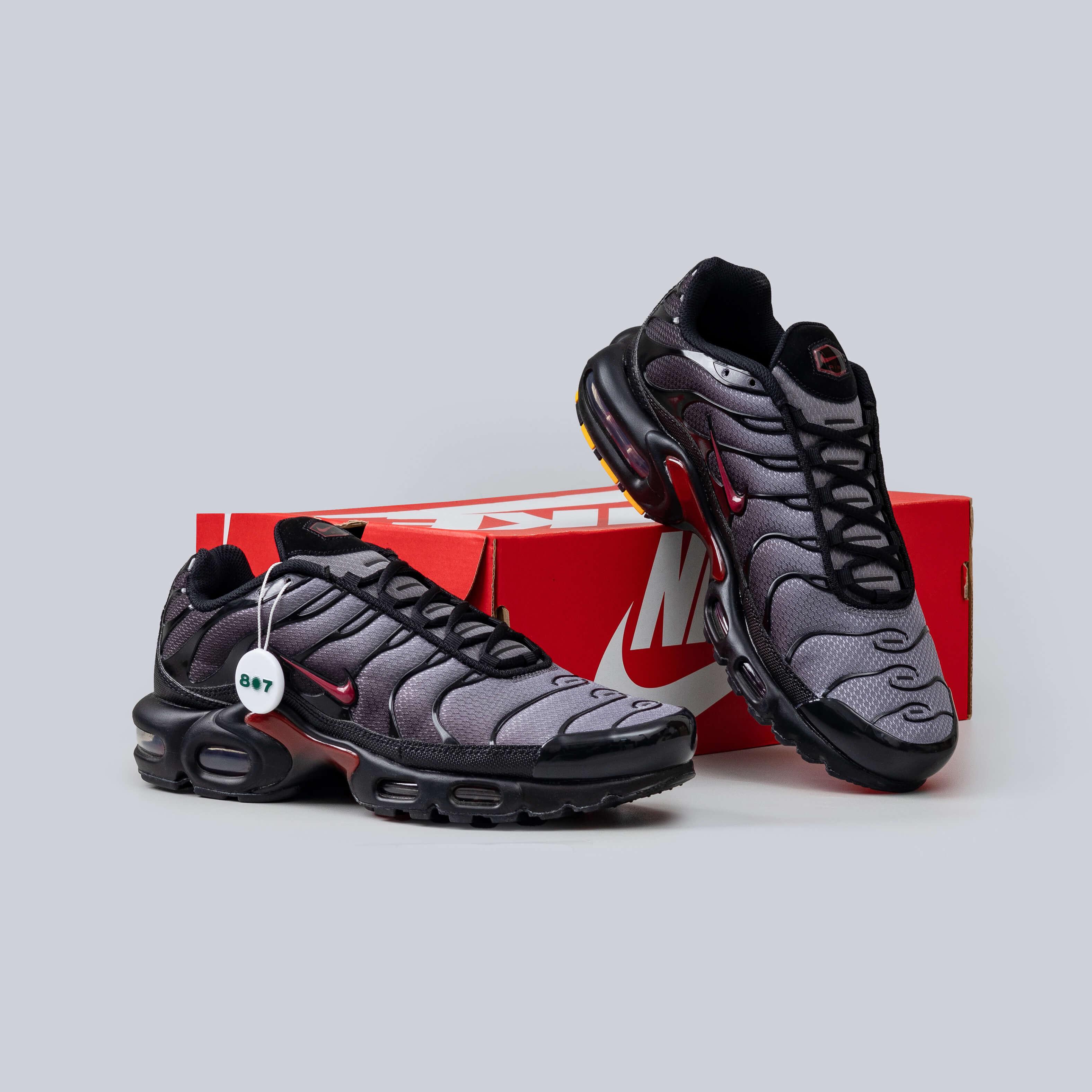Air Max Plus Black Team Crimson - 807GARAGE
