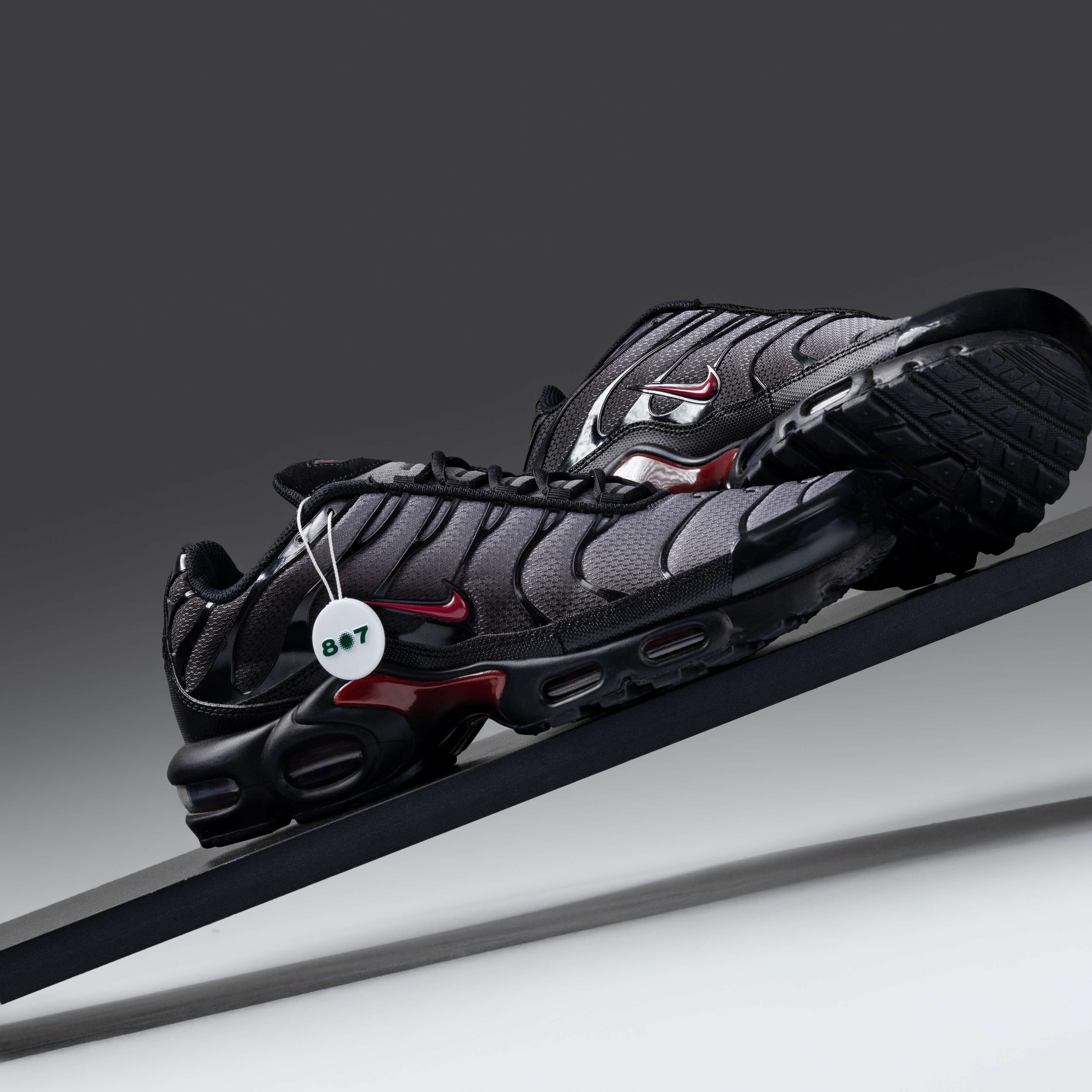 Air Max Plus Black Team Crimson - 807GARAGE