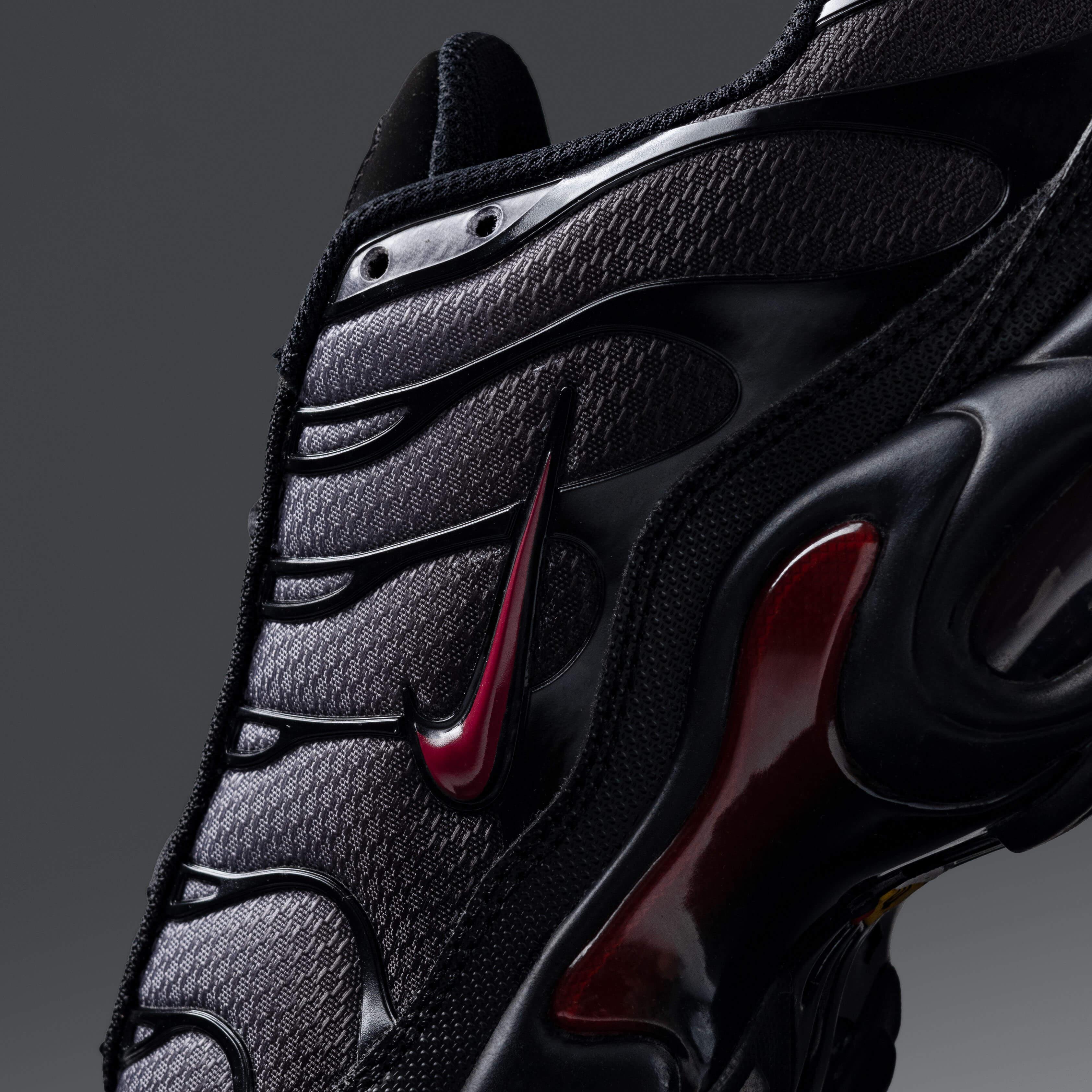 Air Max Plus Black Team Crimson - 807GARAGE