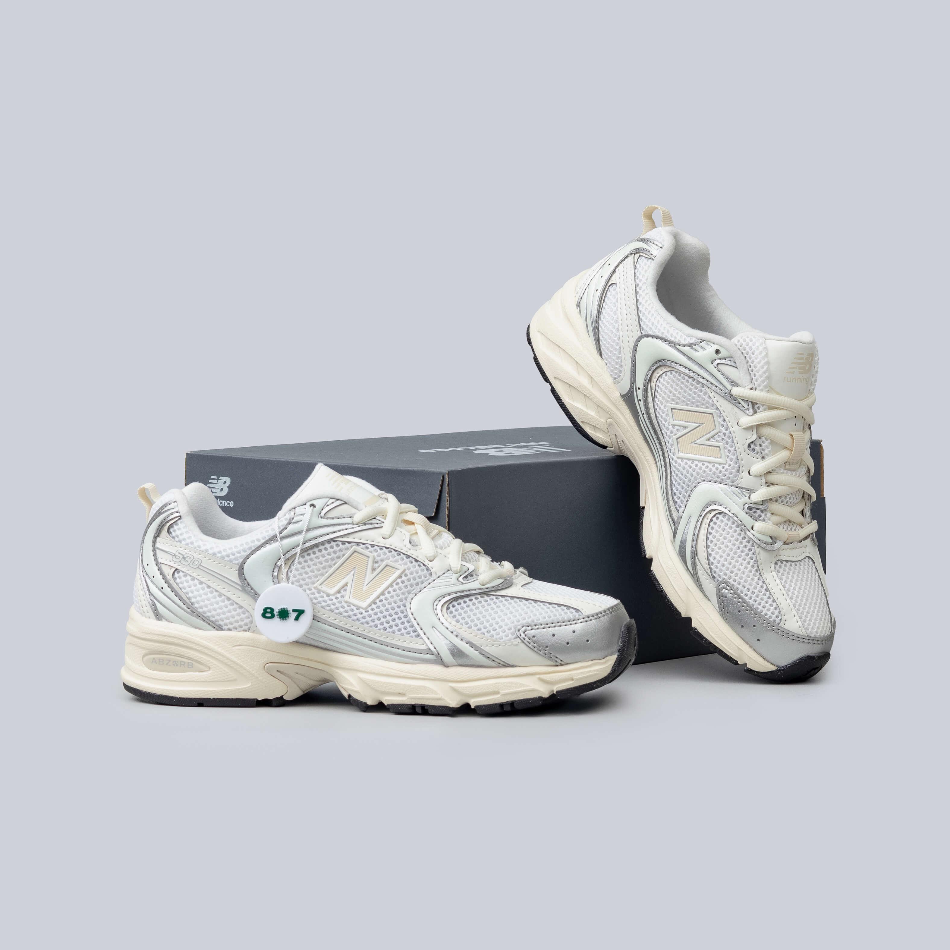 New Balance 530 Silver Metallic Linen
