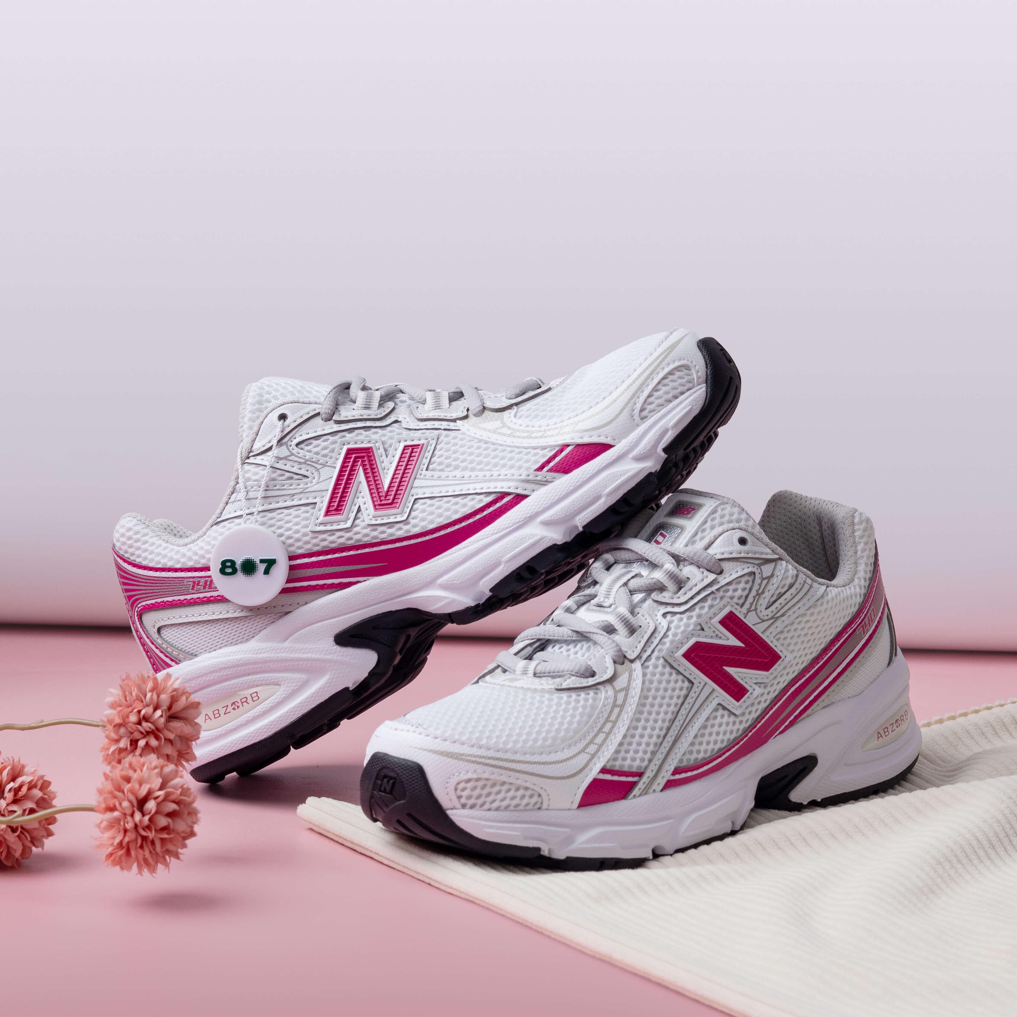 New Balance 740 White Pink