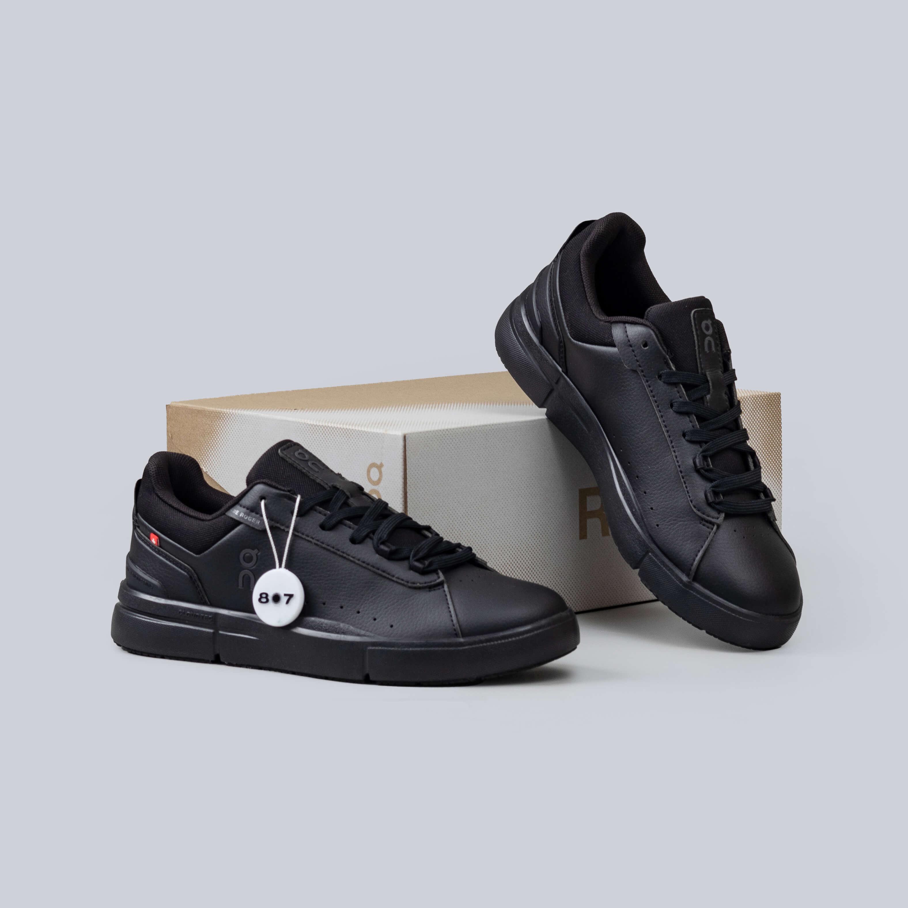 ON The Roger Advantage Black