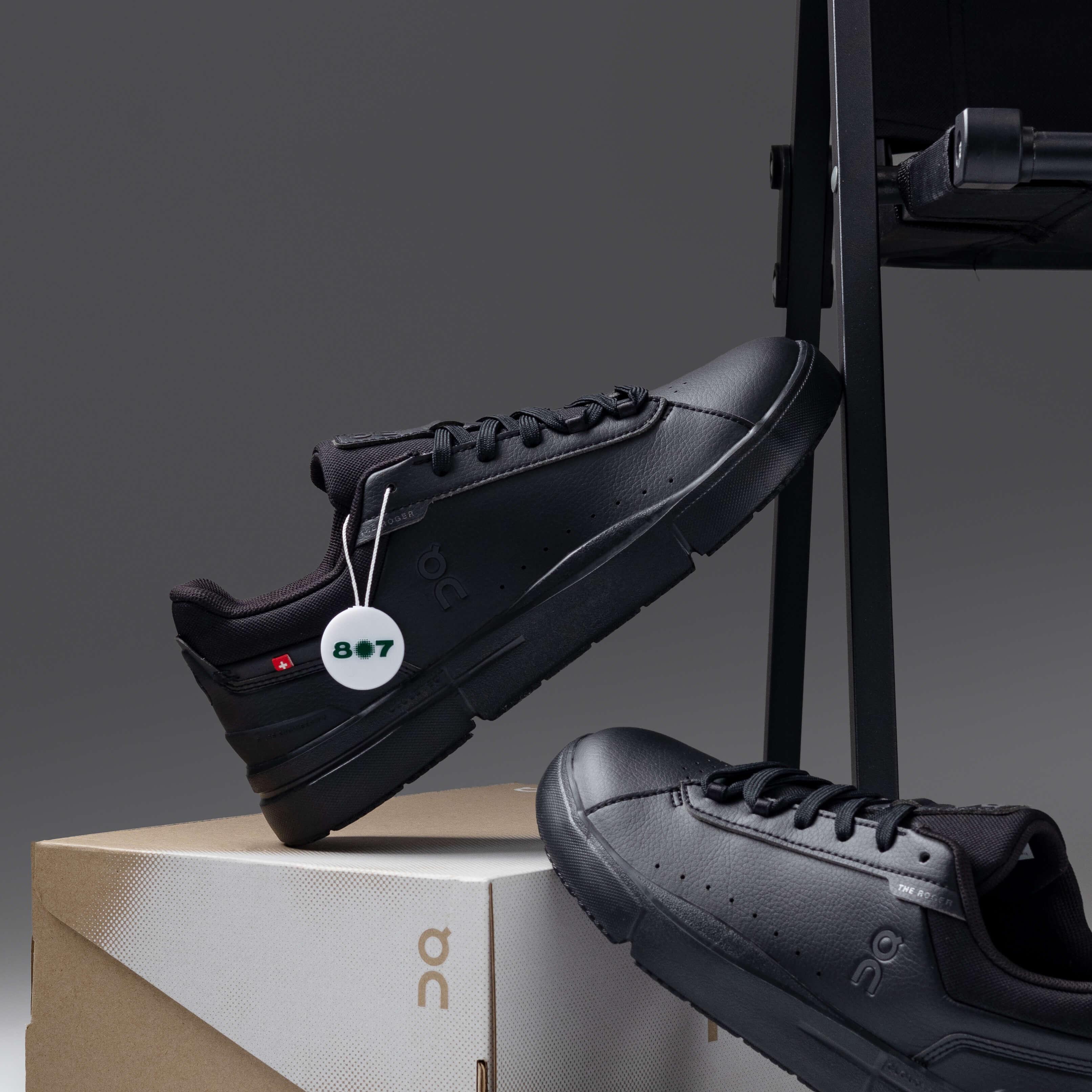 ON The Roger Advantage Black
