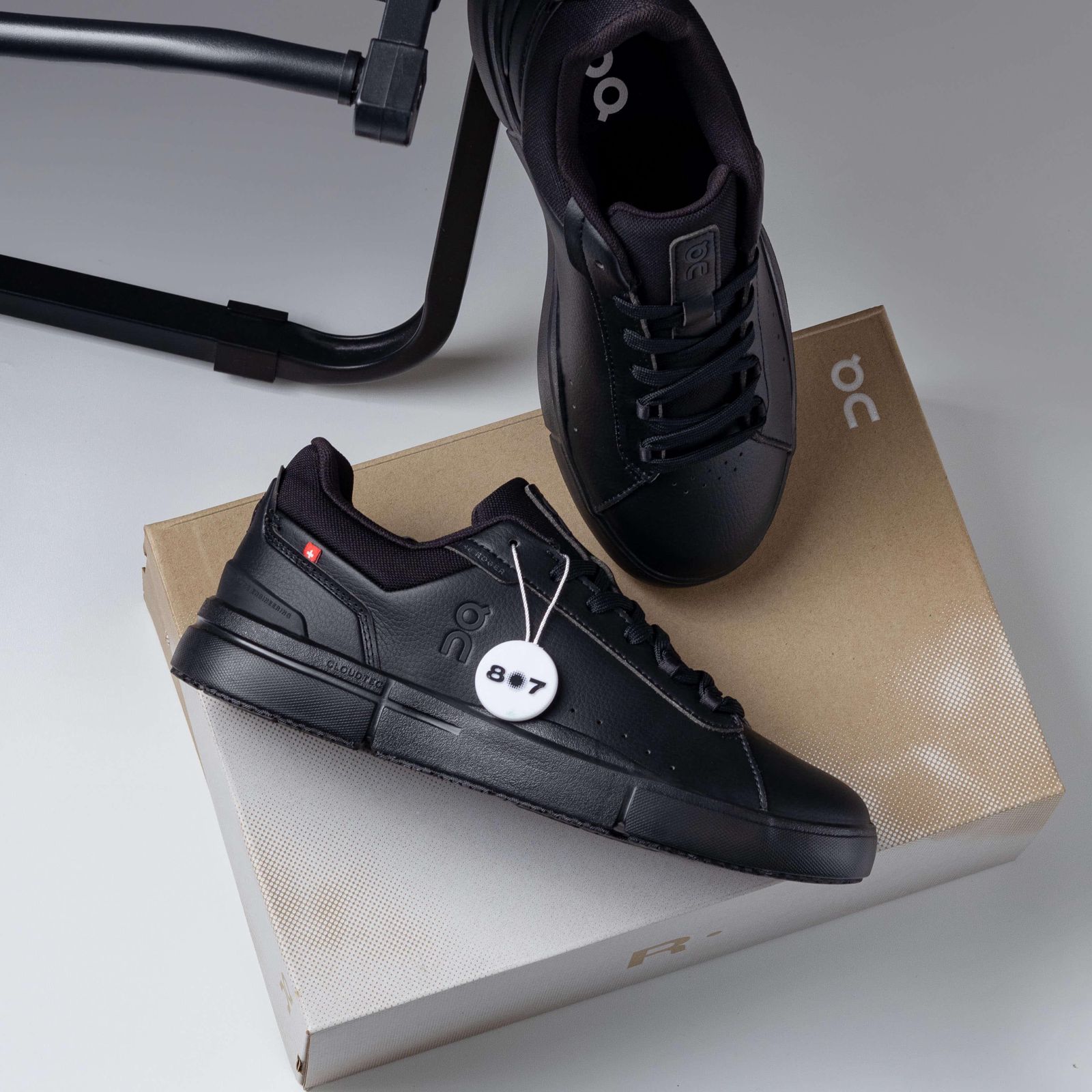 ON The Roger Advantage Black