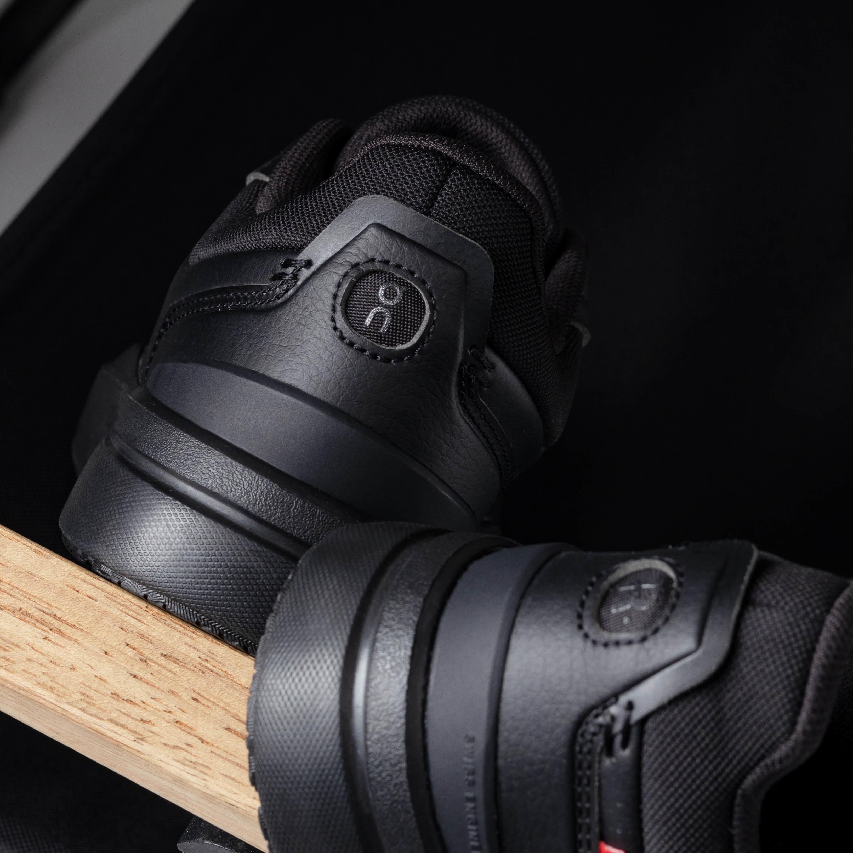 ON The Roger Advantage Black