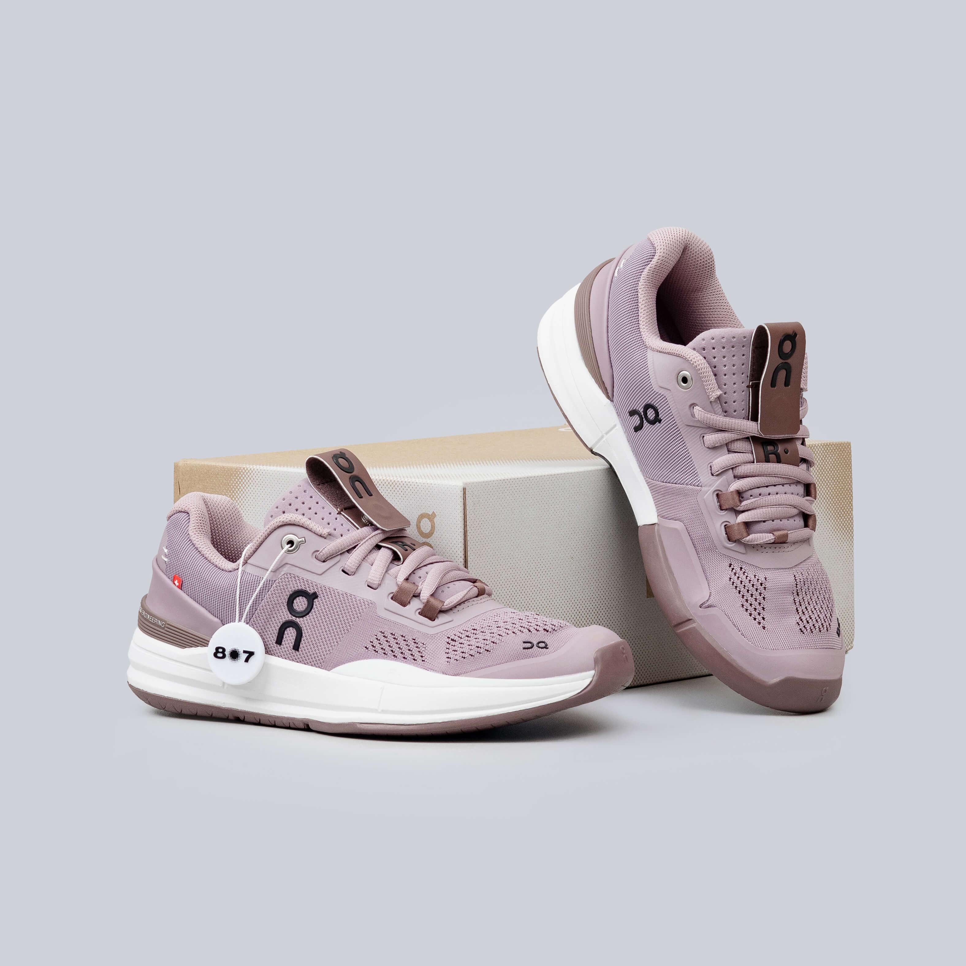 ON The Roger Pro Heron Grape