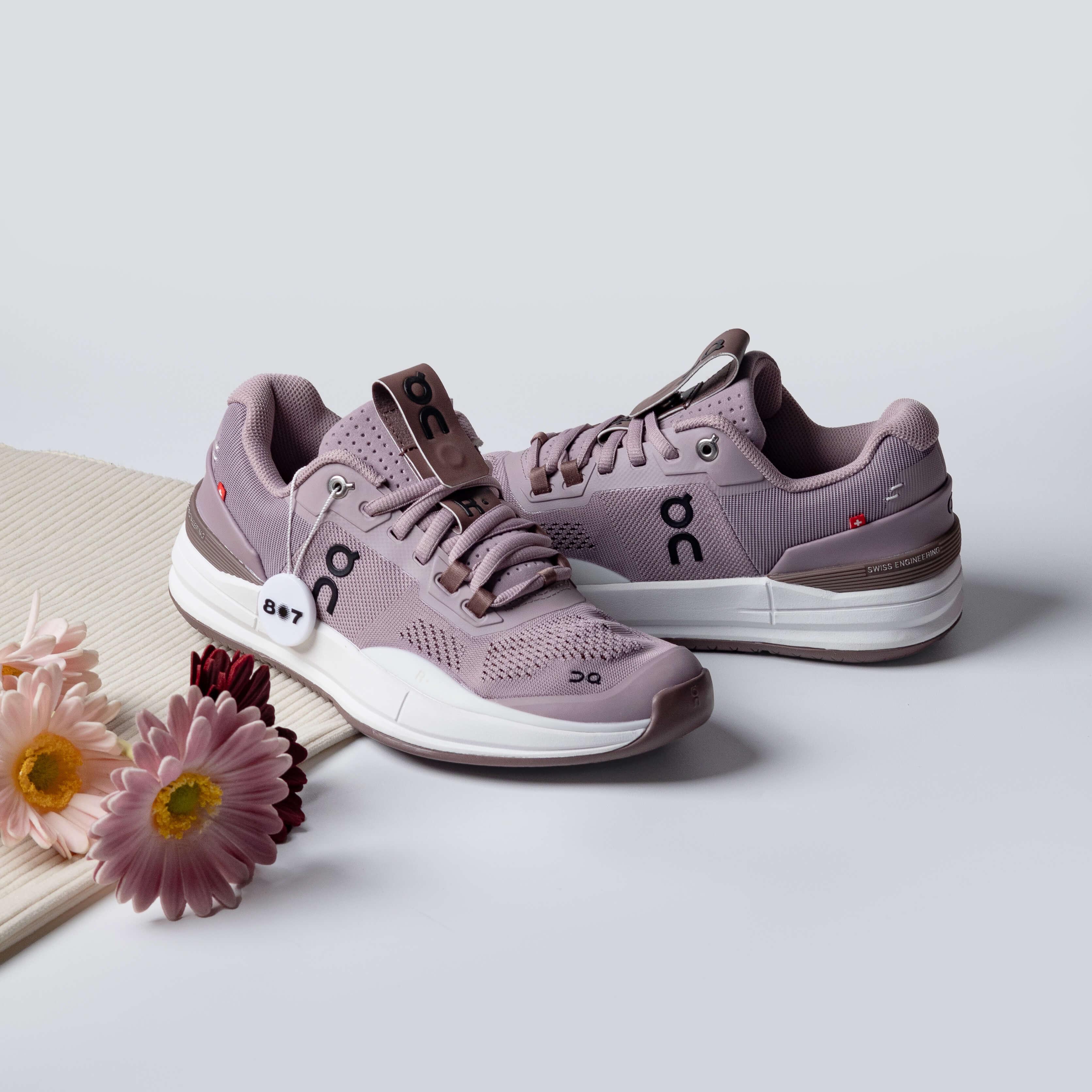 ON The Roger Pro Heron Grape