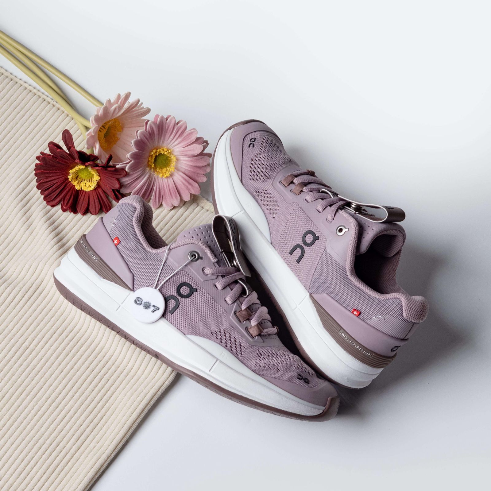 ON The Roger Pro Heron Grape