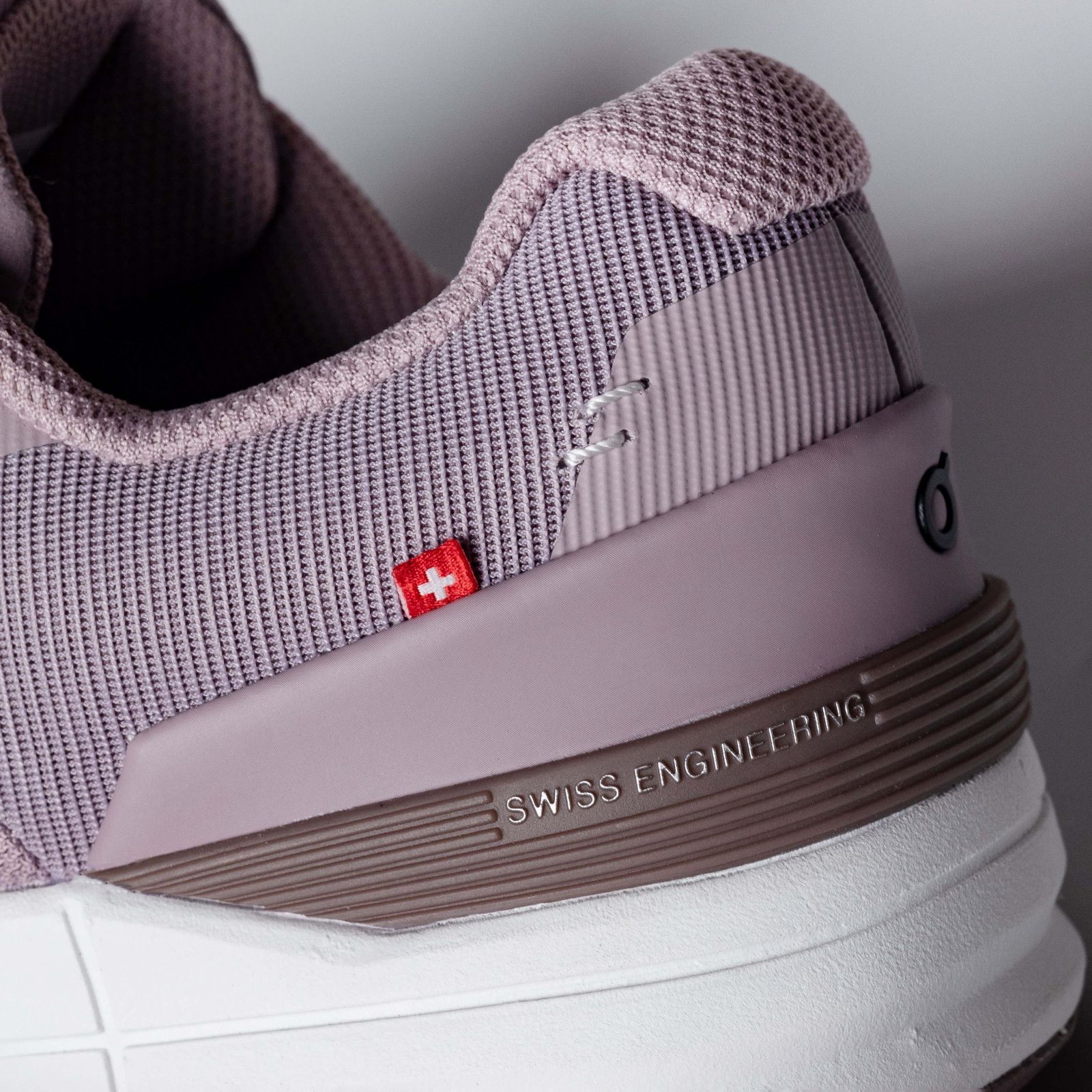 ON The Roger Pro Heron Grape