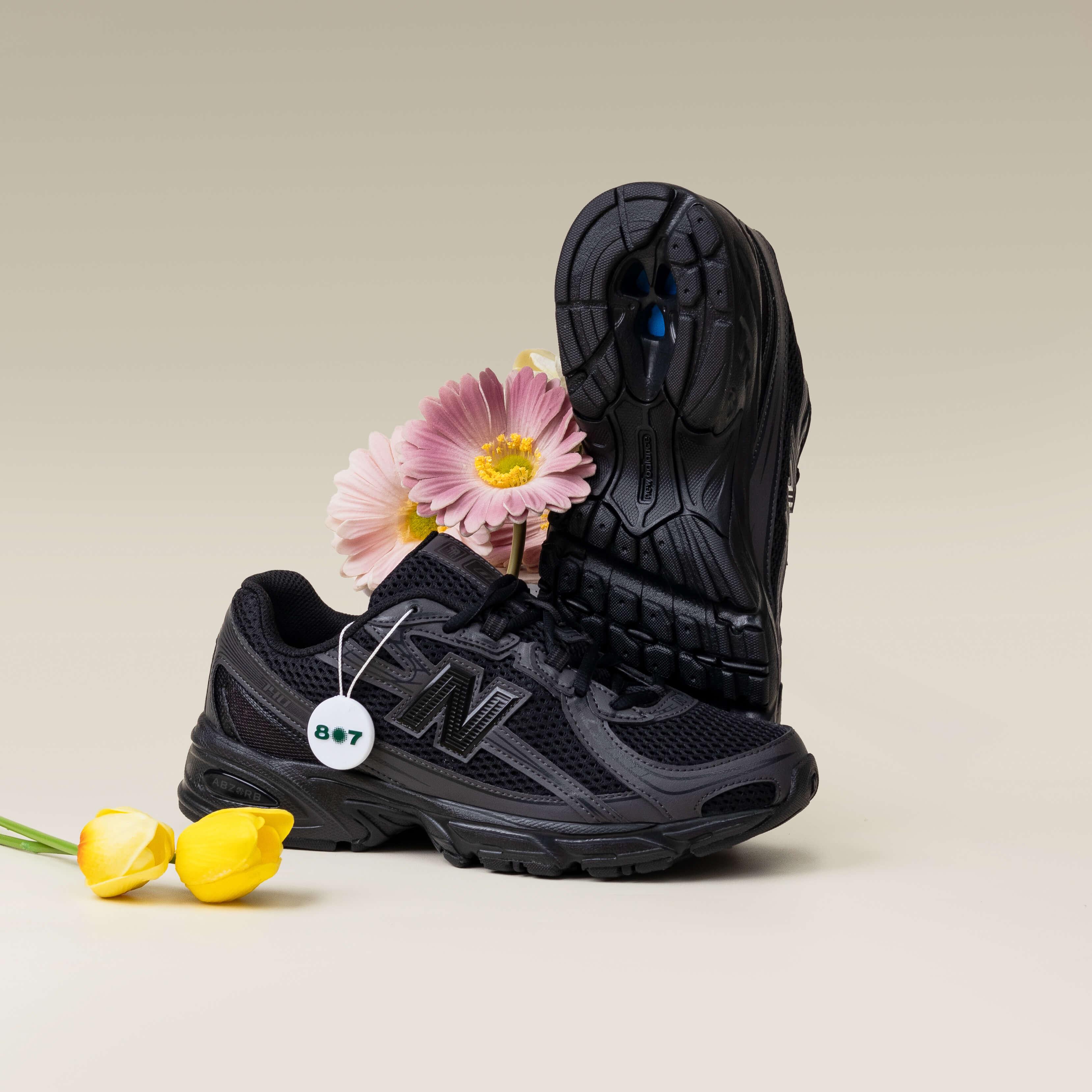 New Balance 740 Triple Black GS Women