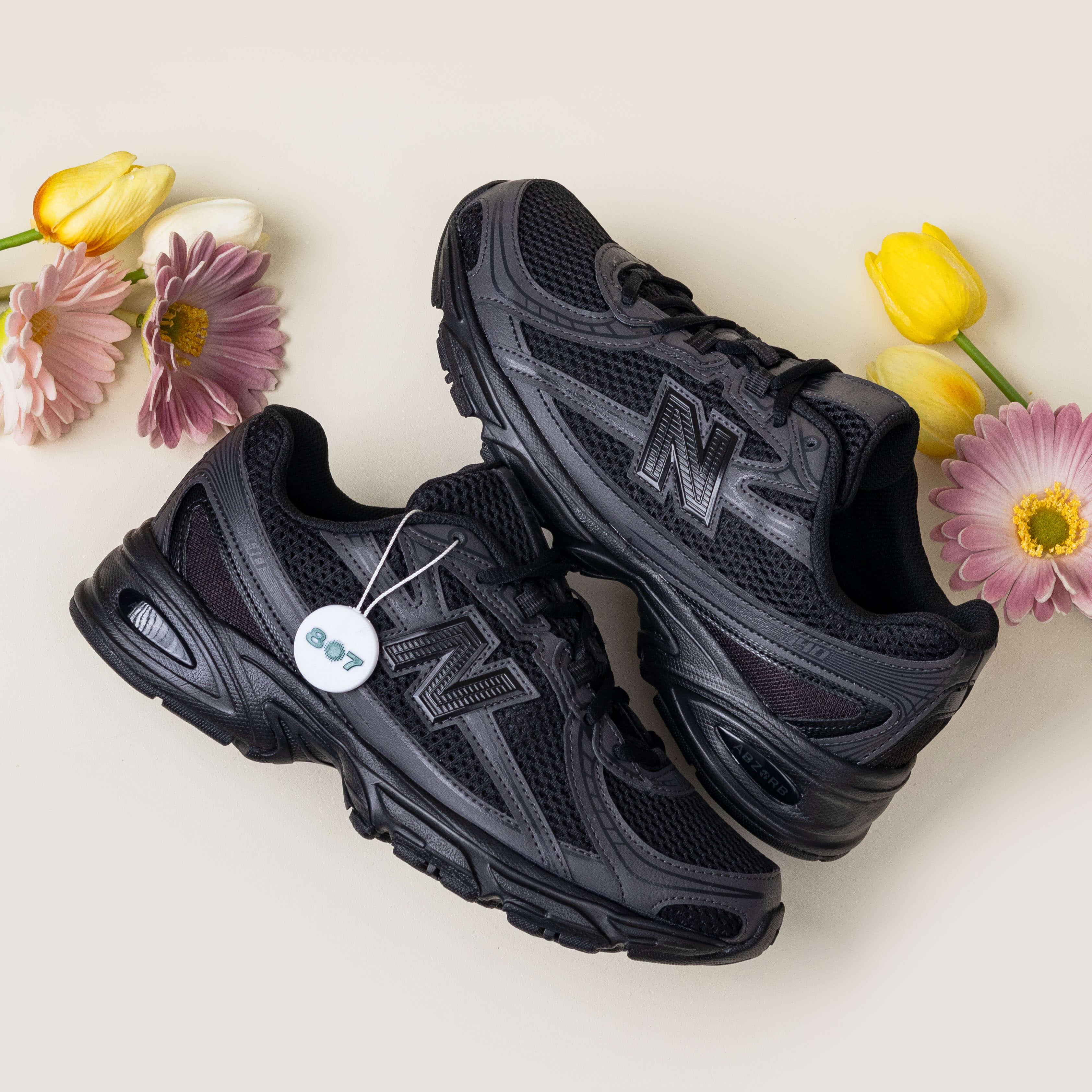 New Balance 740 Triple Black GS Women