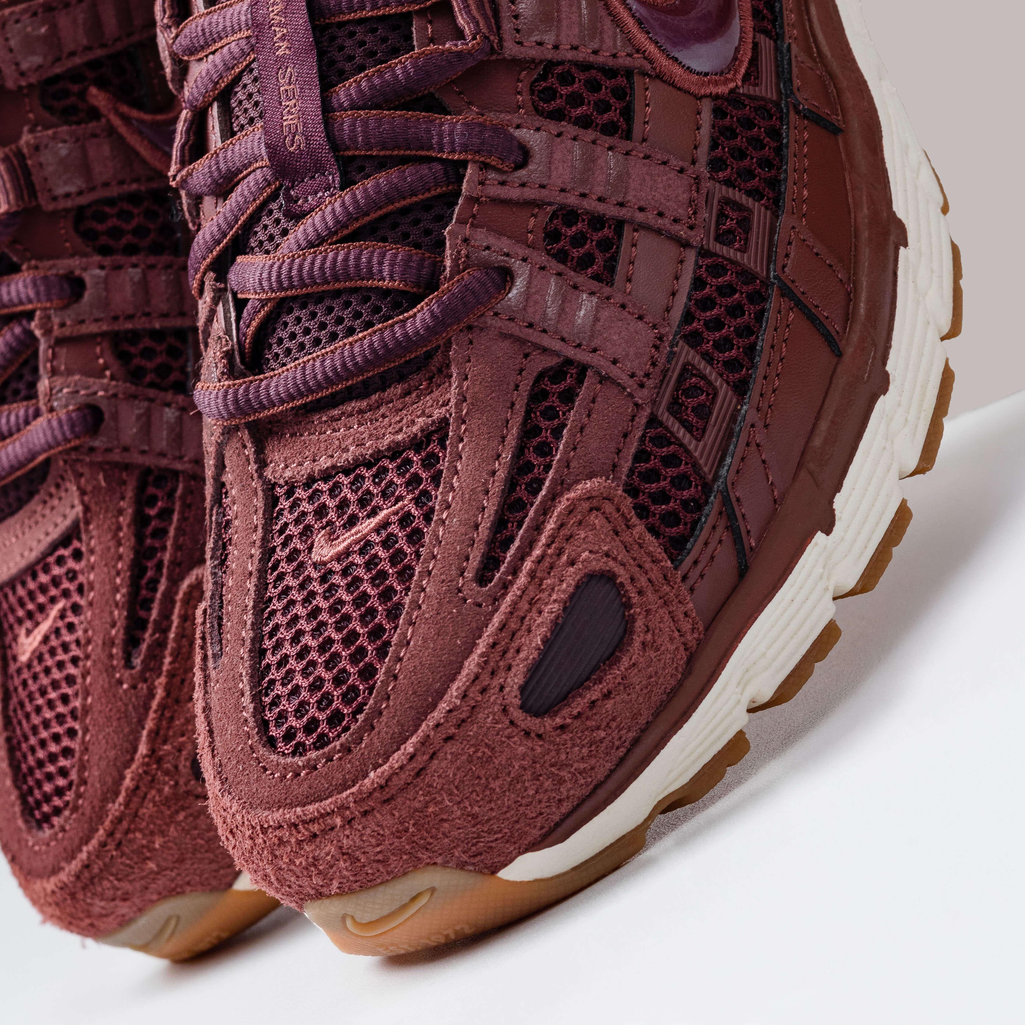 Nike P6000 SE Dark Pony Metallic Gold